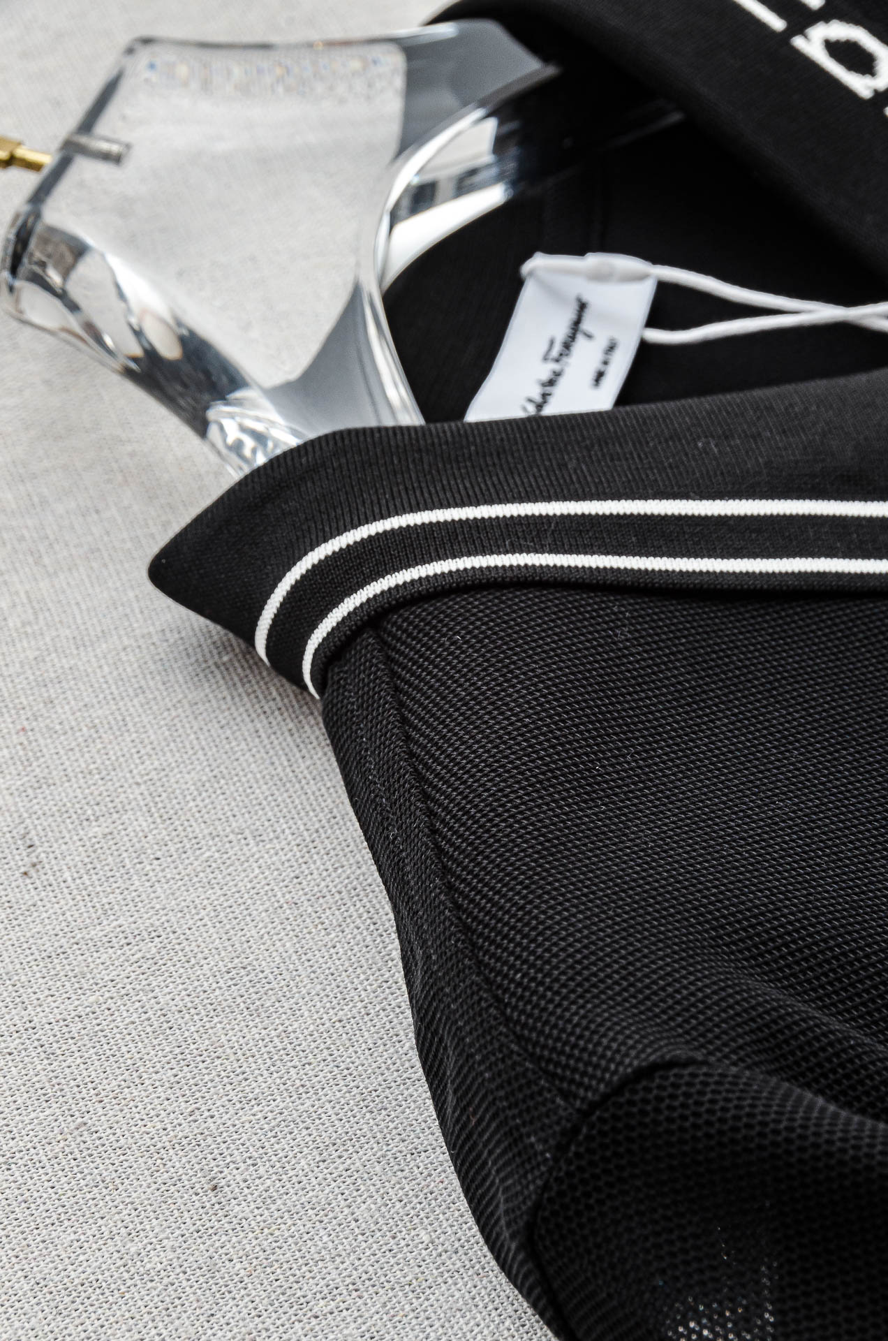 菲拉格慕2025ss 会呼吸的面料100%皮马棉胸前标志性刺绣装饰男士圆领短袖T恤衫#面料精选生长于美国