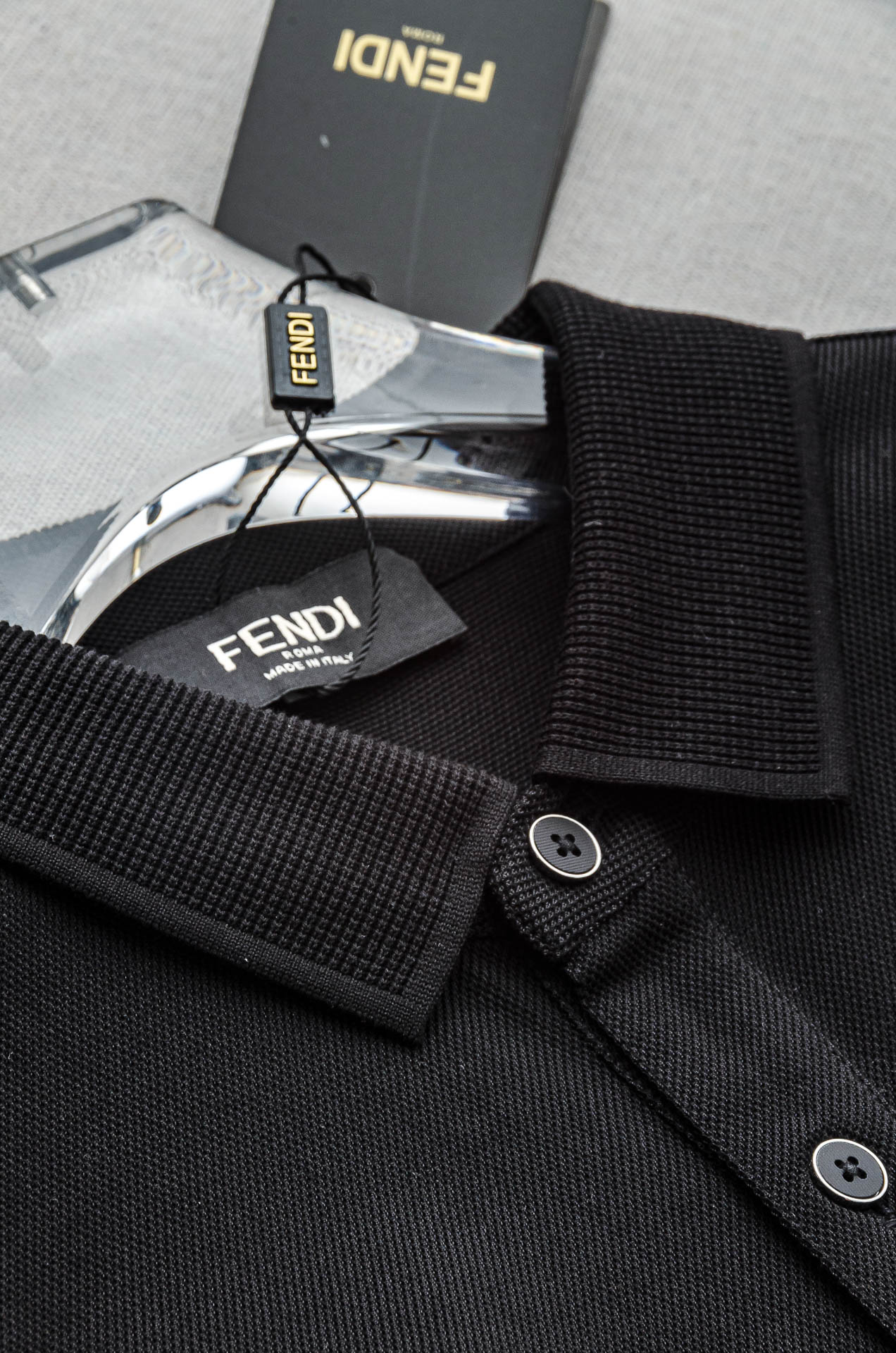 Fendi2025SS春夏新款网眼珠地Polo衫，男士翻领商务休闲短袖Polo衫！商务休闲皆宜的百搭款式