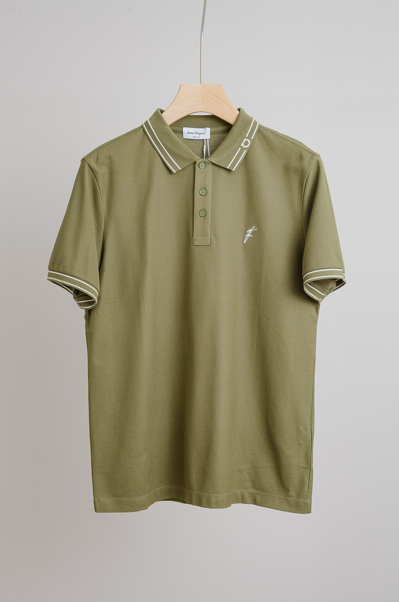 ☀️☀️ 菲拉格慕2025ss 会呼吸的面料100%皮马棉胸前标志性刺绣装饰男士圆领短袖T恤衫#面料精选