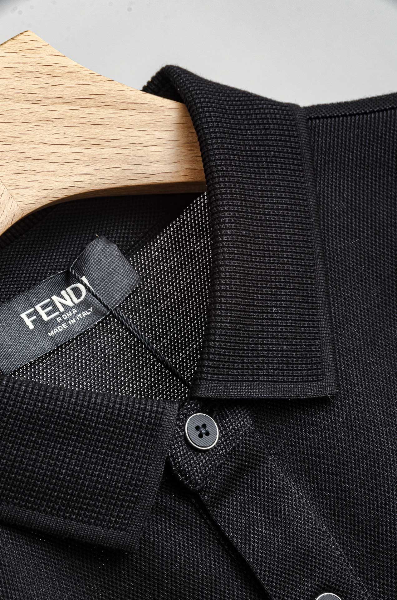 ☀☀FENDI2025SS春夏新款网眼珠地Polo衫，男士翻领商务休闲短袖Polo衫！商务休闲皆宜的百搭