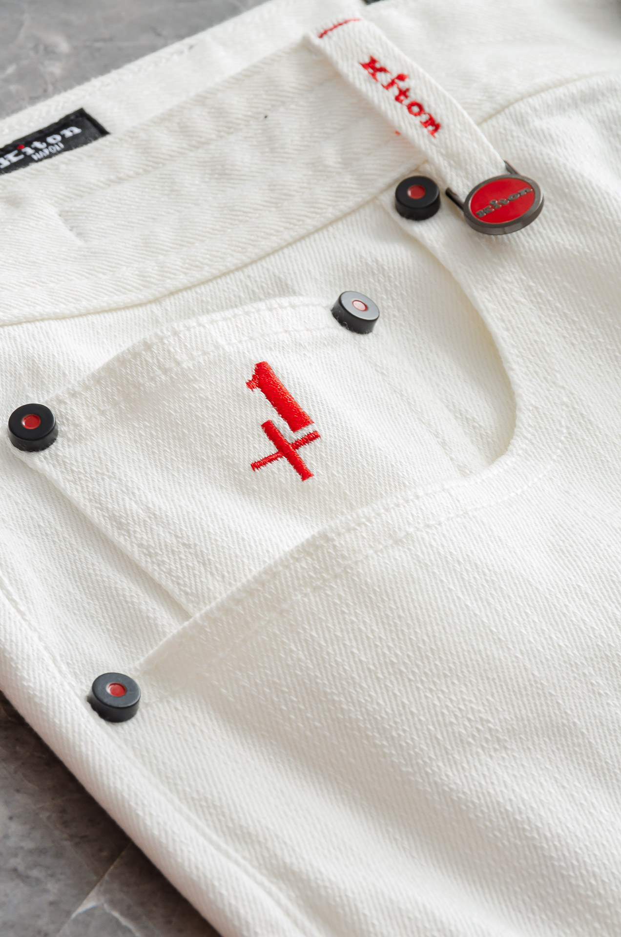 Kit# on 男士时装款商务休闲丹宁牛仔裤最新出品，巴黎秀场演绎款！！高端奢华且非常牛掰的一款丹宁裤装