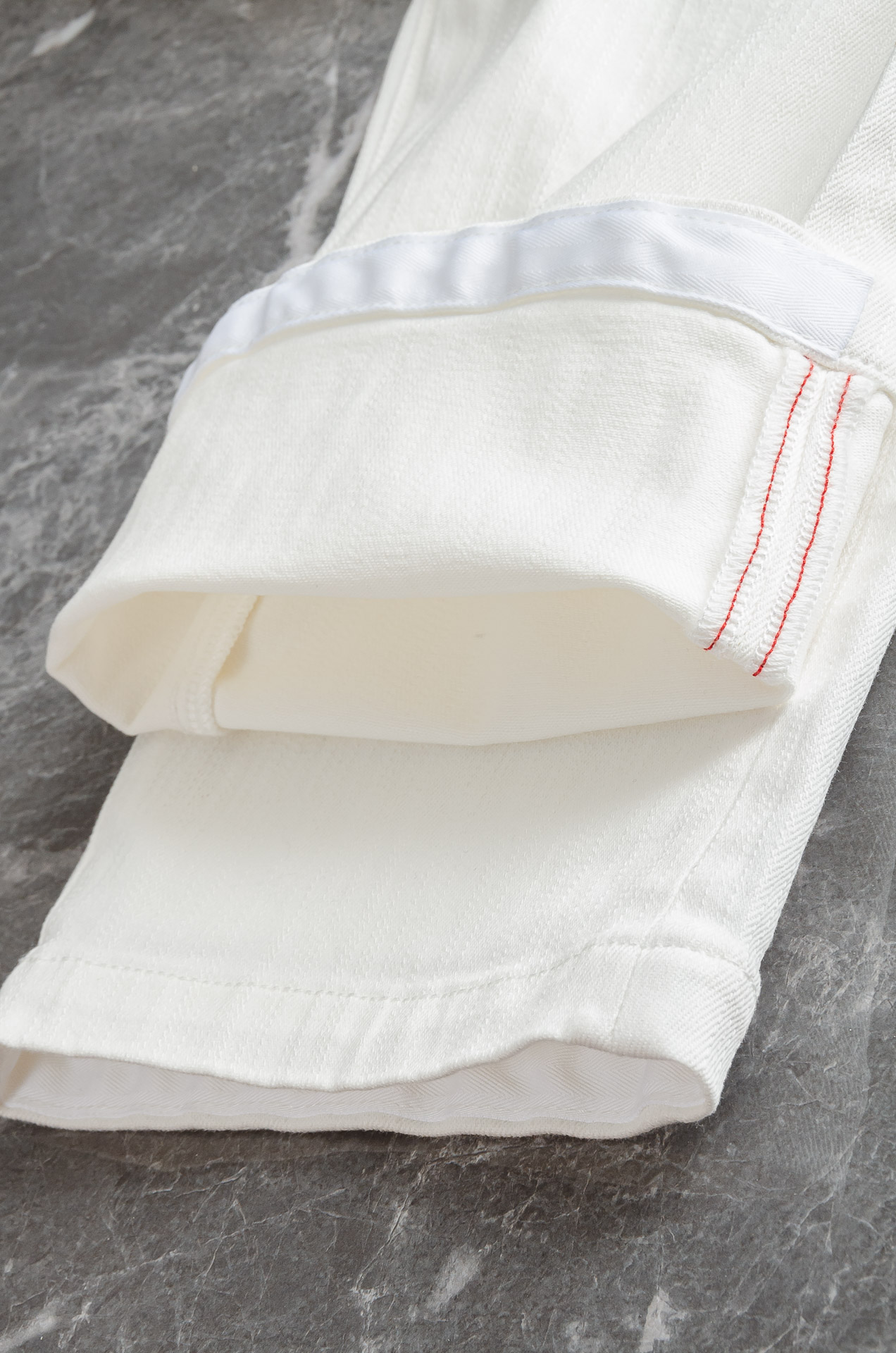 Kit# on 男士时装款商务休闲丹宁牛仔裤最新出品，巴黎秀场演绎款！！高端奢华且非常牛掰的一款丹宁裤装