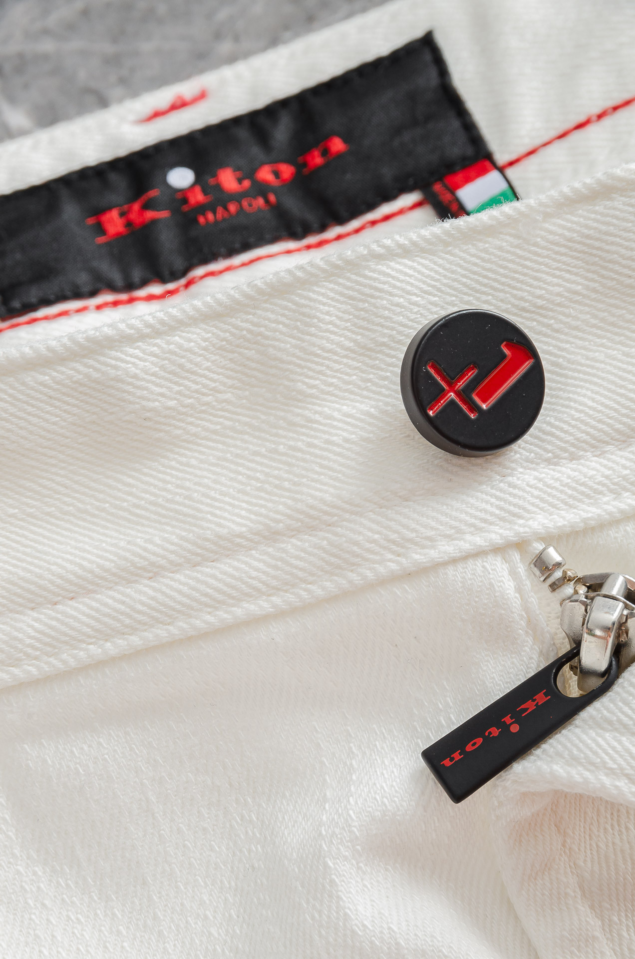 Kit# on 男士时装款商务休闲丹宁牛仔裤最新出品，巴黎秀场演绎款！！高端奢华且非常牛掰的一款丹宁裤装