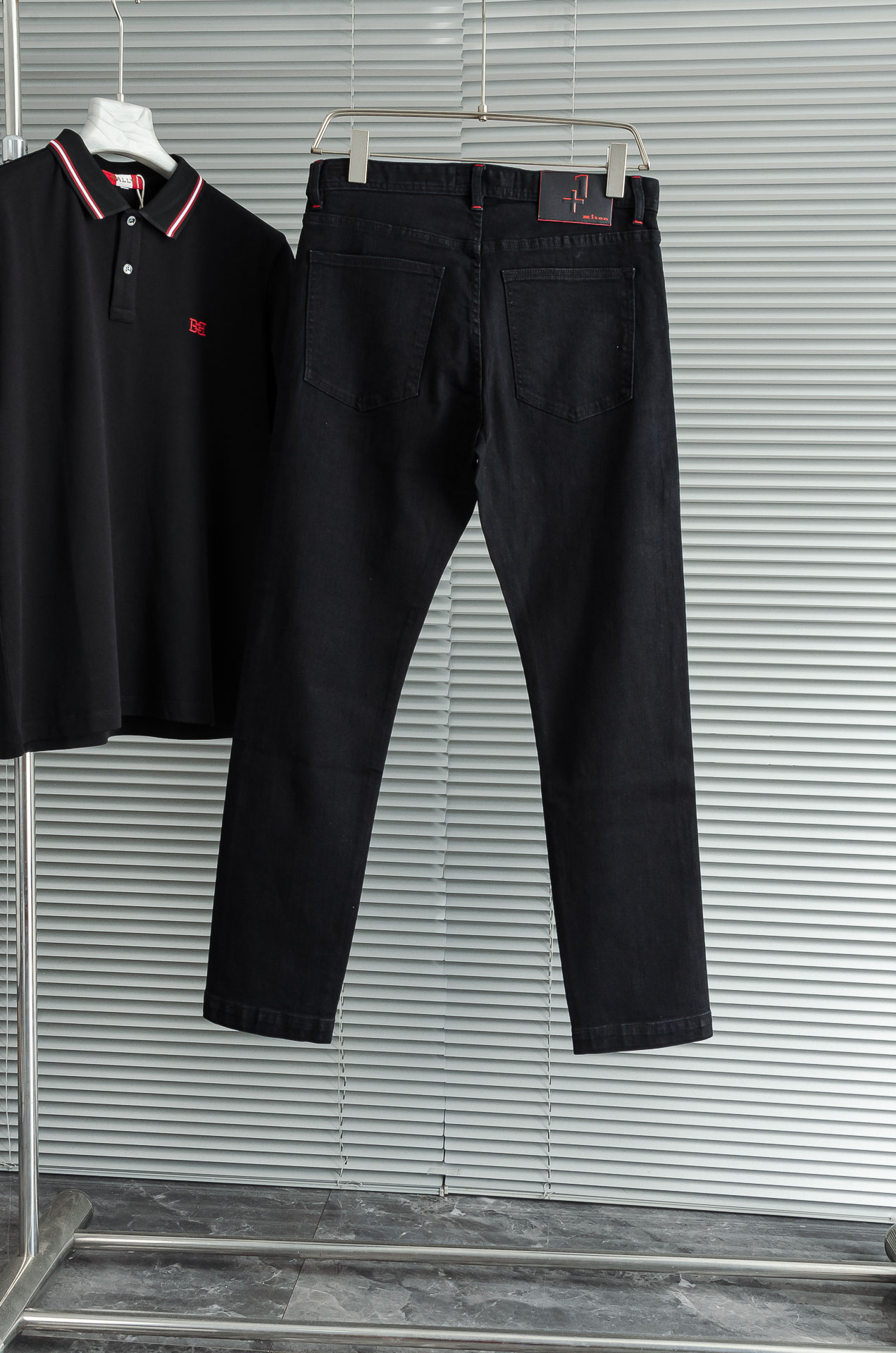 Kit# on 男士时装款商务休闲丹宁牛仔裤最新出品，巴黎秀场演绎款！！高端奢华且非常牛掰的一款丹宁裤装