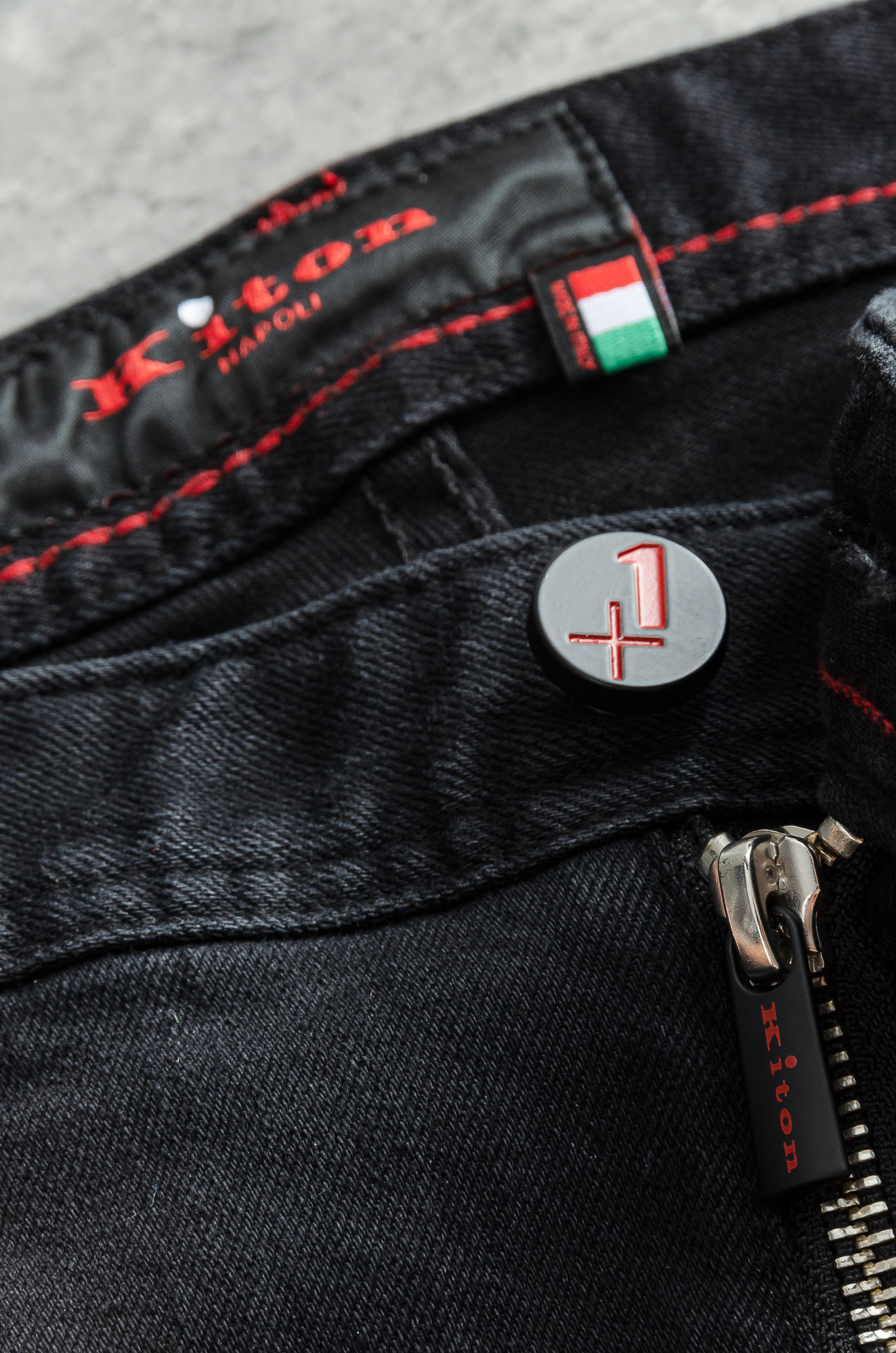 Kit# on 男士时装款商务休闲丹宁牛仔裤最新出品，巴黎秀场演绎款！！高端奢华且非常牛掰的一款丹宁裤装