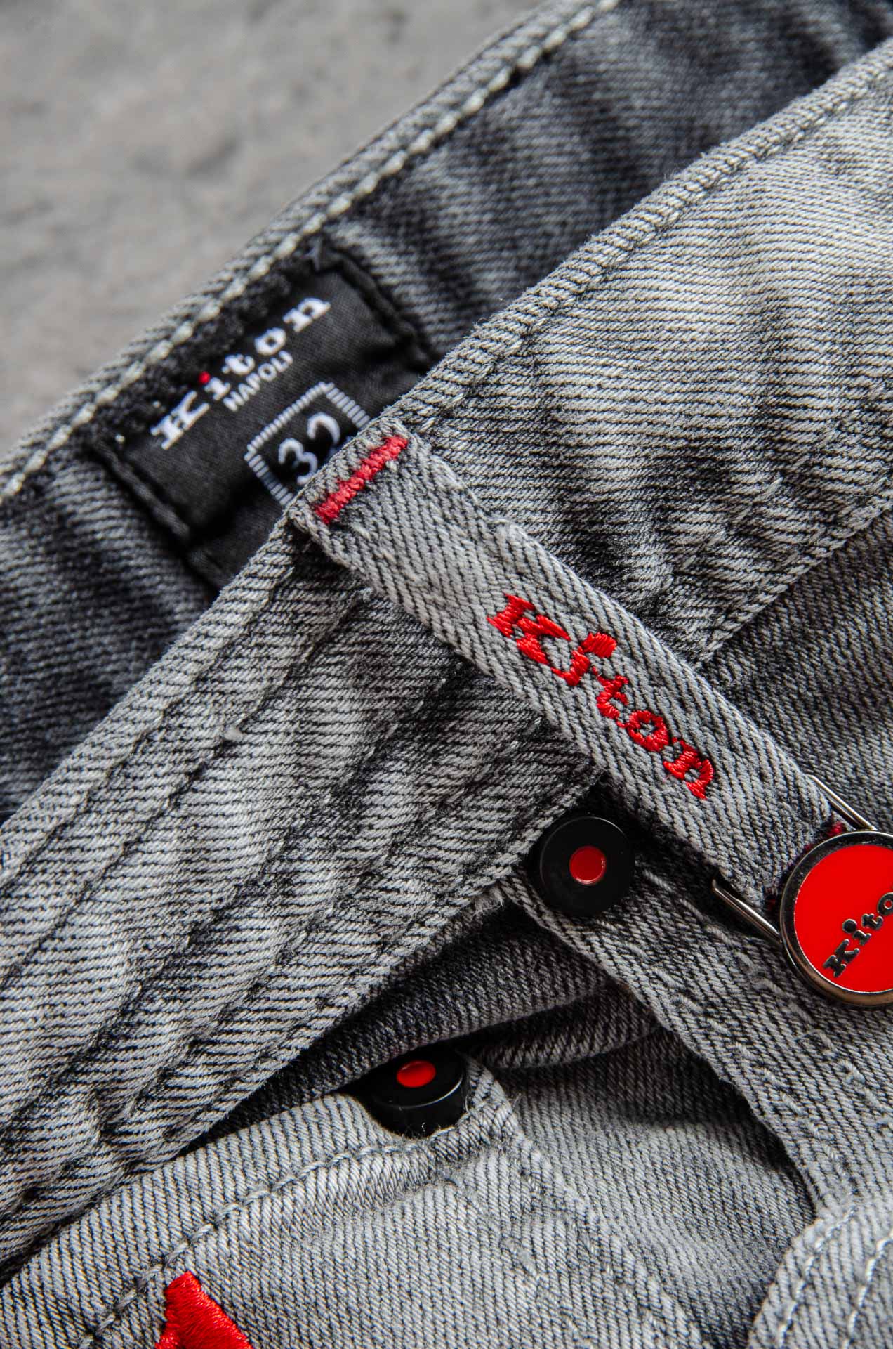 Kit# on 男士时装款商务休闲丹宁牛仔裤最新出品，巴黎秀场演绎款！！高端奢华且非常牛掰的一款丹宁裤装