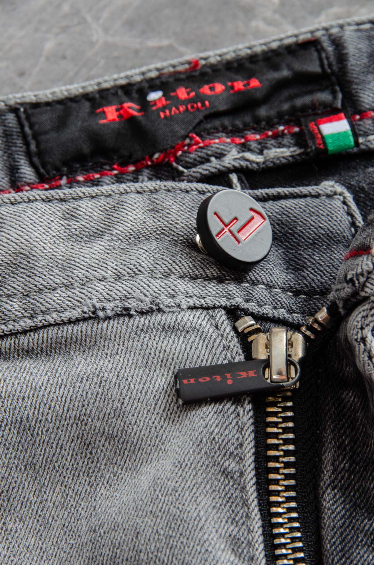 Kit# on 男士时装款商务休闲丹宁牛仔裤最新出品，巴黎秀场演绎款！！高端奢华且非常牛掰的一款丹宁裤装