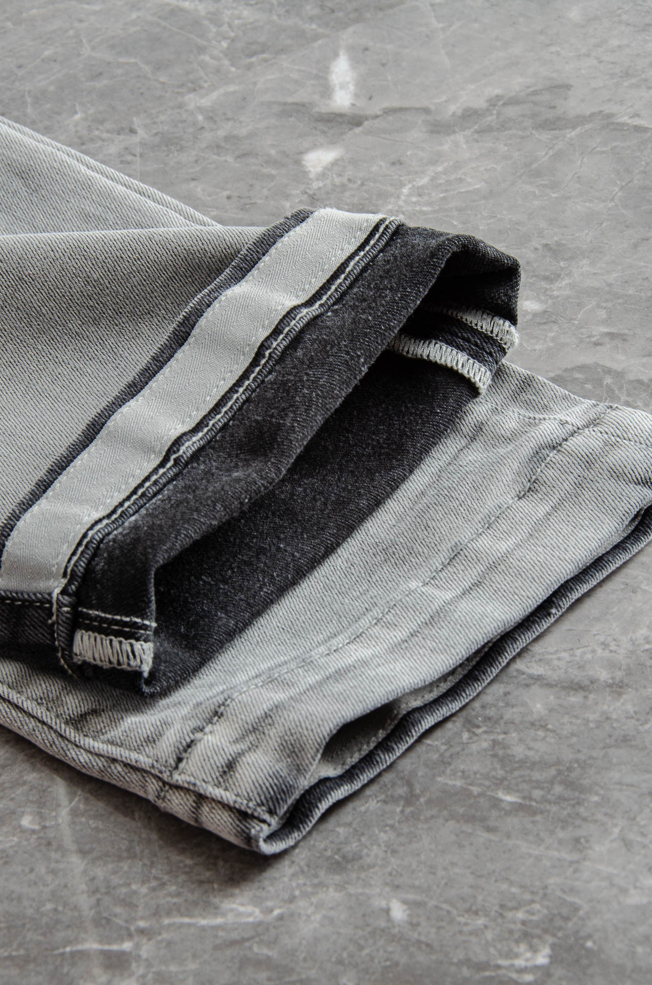 Kit# on 男士时装款商务休闲丹宁牛仔裤最新出品，巴黎秀场演绎款！！高端奢华且非常牛掰的一款丹宁裤装