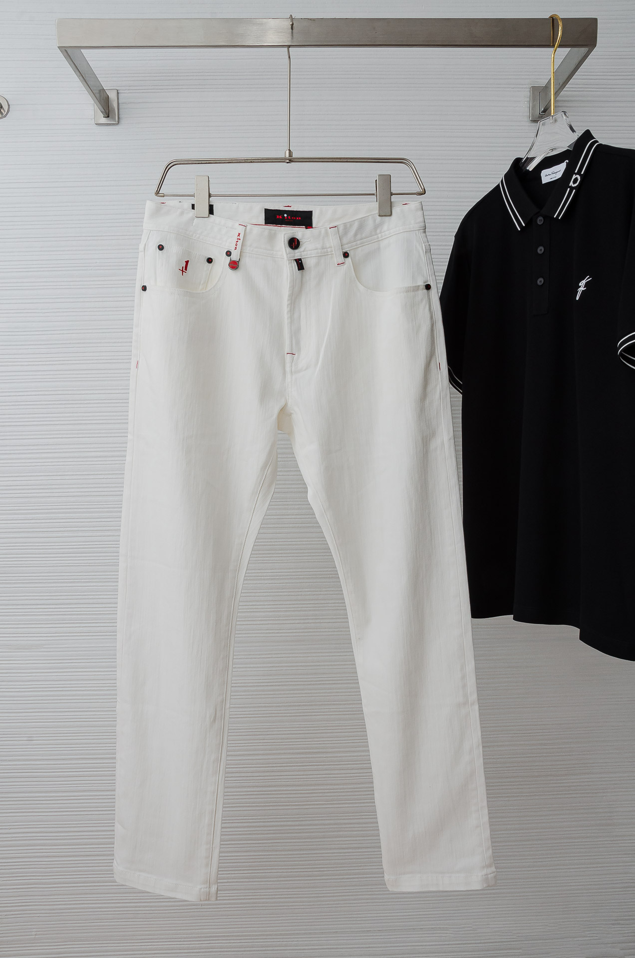 Kit on 男士时装款商务休闲丹宁牛仔裤最新出品，巴黎秀场演绎款！！高端奢华且非常牛掰的一款丹宁裤装，