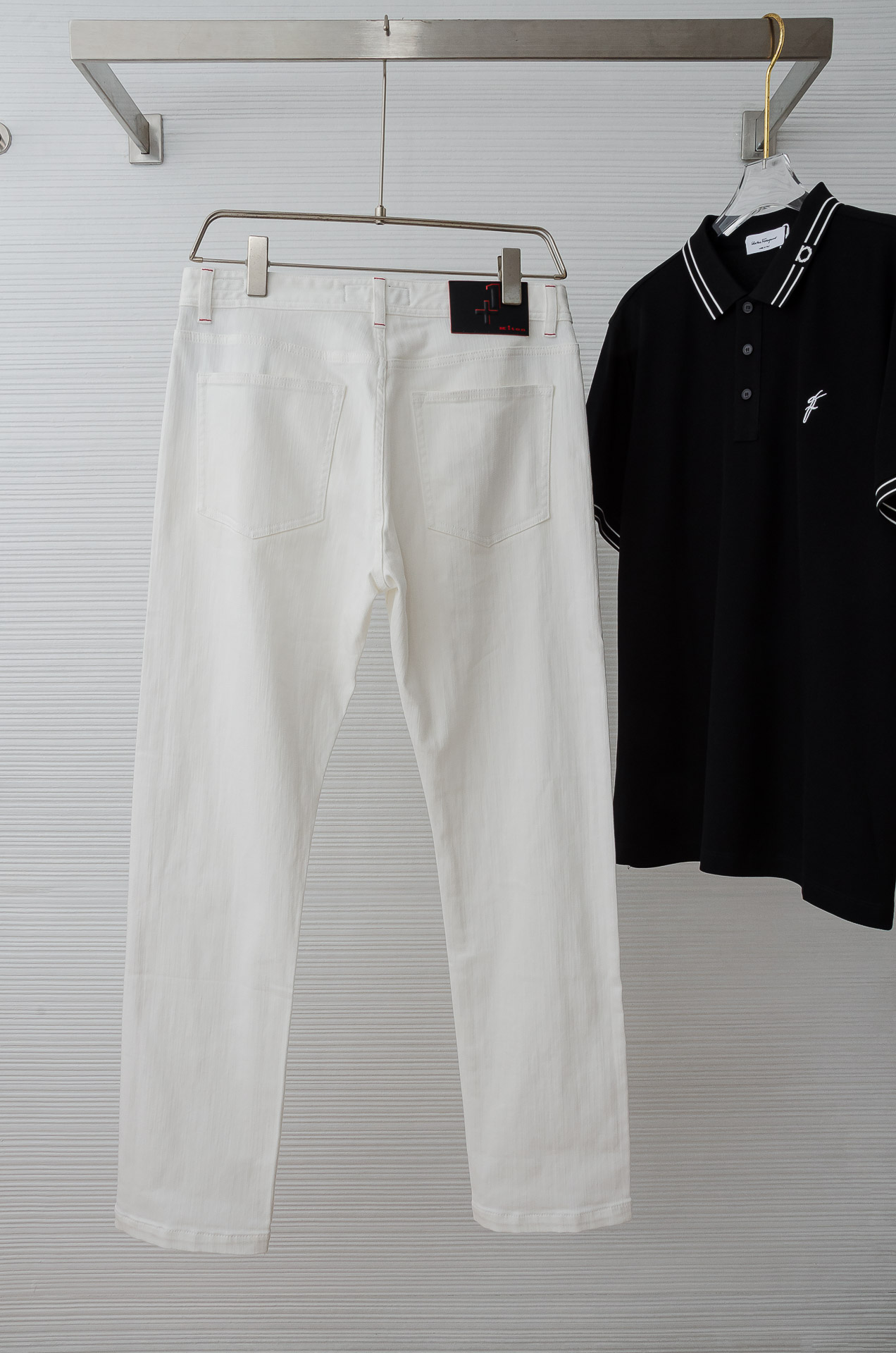 Kit on 男士时装款商务休闲丹宁牛仔裤最新出品，巴黎秀场演绎款！！高端奢华且非常牛掰的一款丹宁裤装，