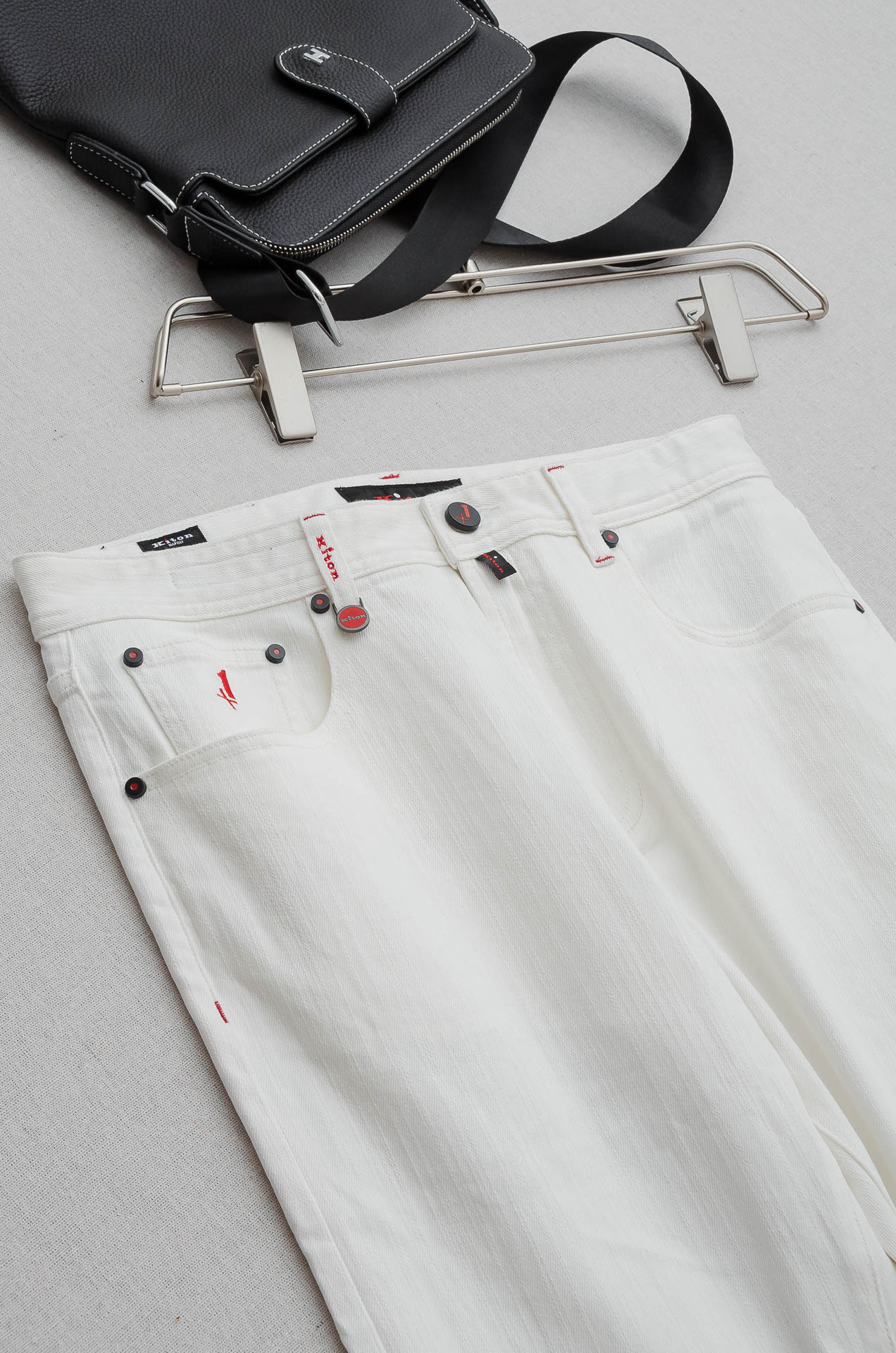 Kit on 男士时装款商务休闲丹宁牛仔裤最新出品，巴黎秀场演绎款！！高端奢华且非常牛掰的一款丹宁裤装，