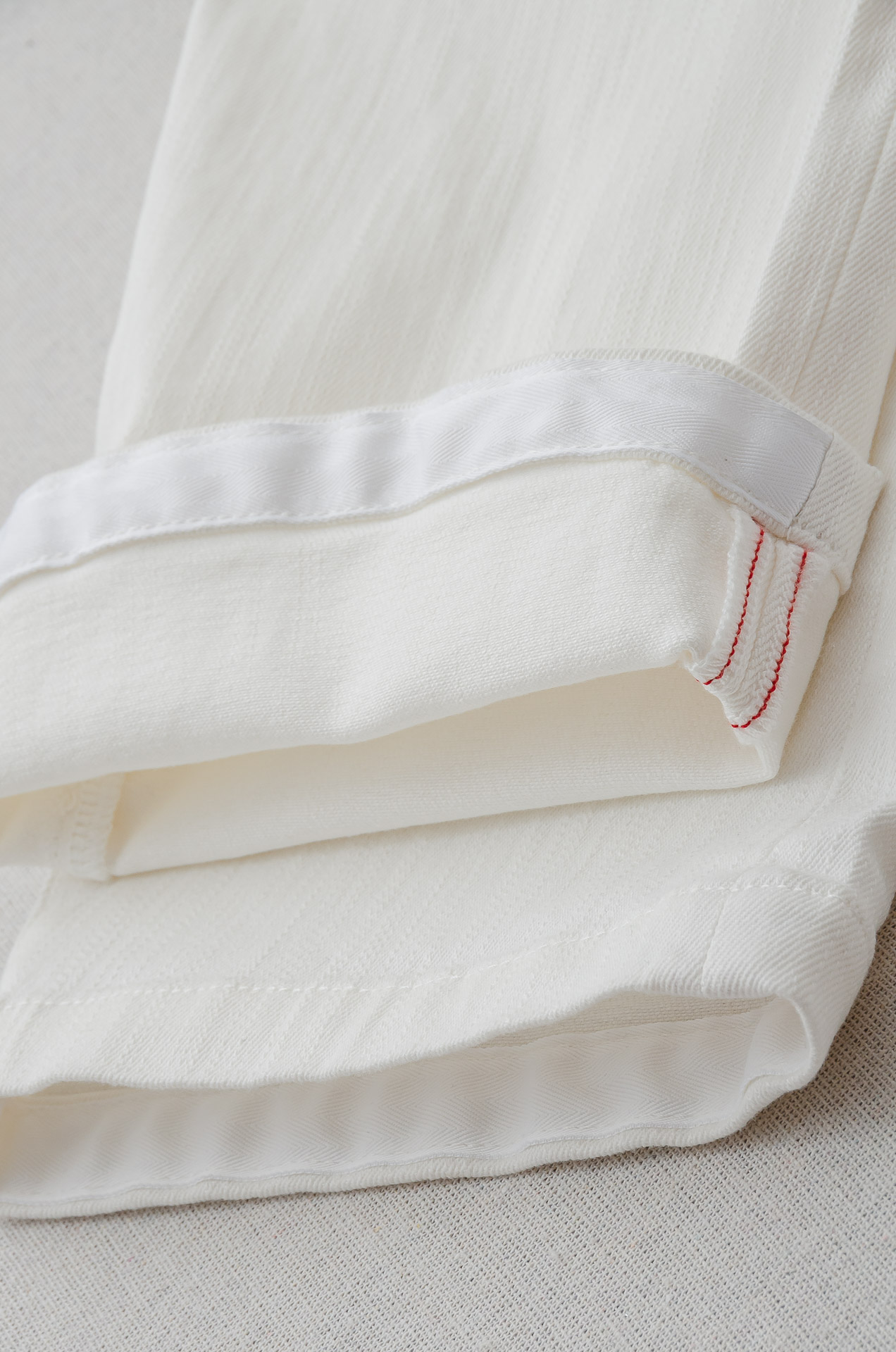 Kit on 男士时装款商务休闲丹宁牛仔裤最新出品，巴黎秀场演绎款！！高端奢华且非常牛掰的一款丹宁裤装，