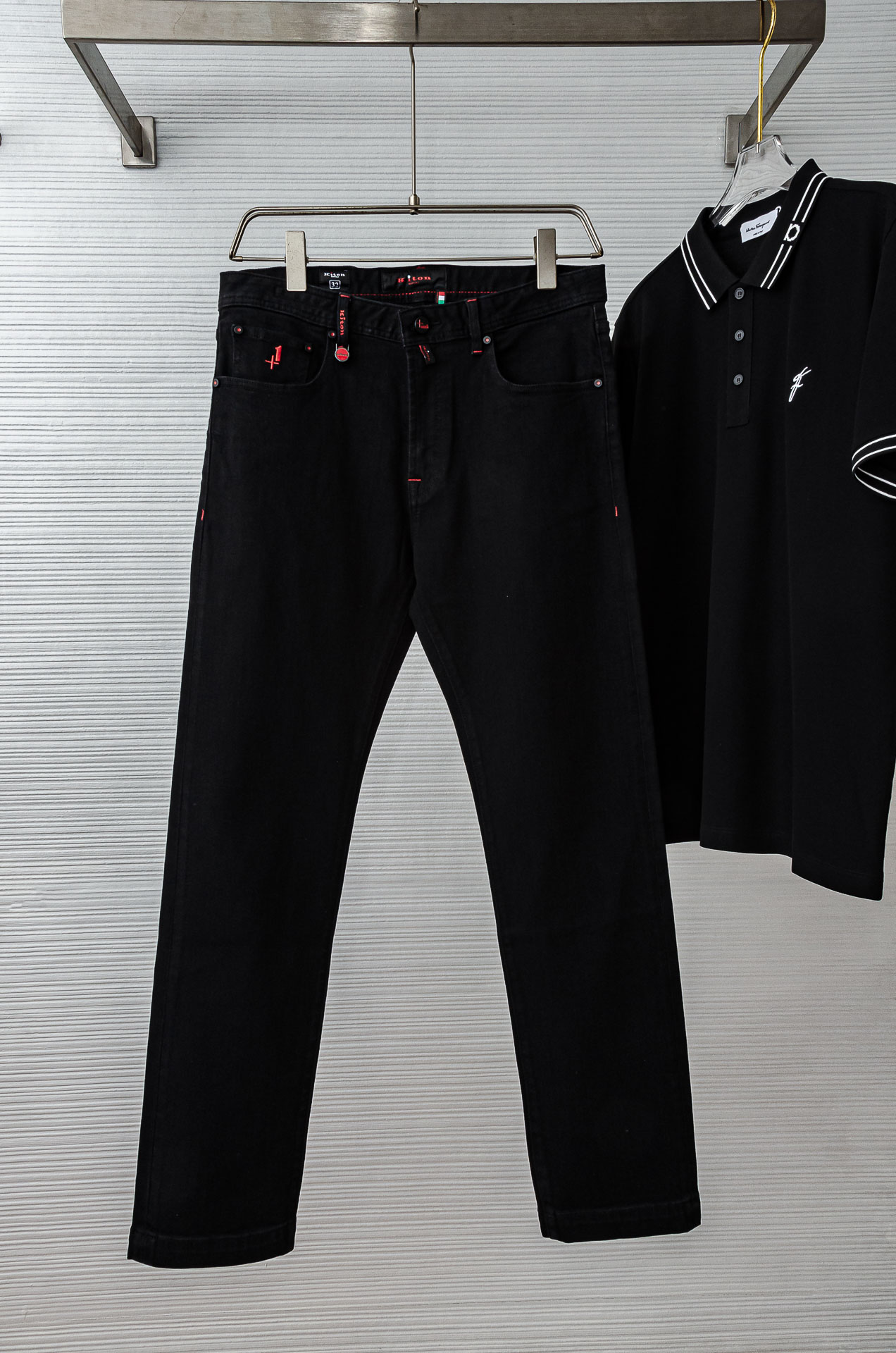 Kit on 男士时装款商务休闲丹宁牛仔裤最新出品，巴黎秀场演绎款！！高端奢华且非常牛掰的一款丹宁裤装，