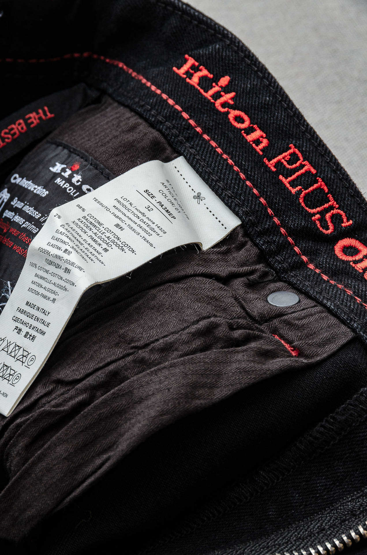 Kit on 男士时装款商务休闲丹宁牛仔裤最新出品，巴黎秀场演绎款！！高端奢华且非常牛掰的一款丹宁裤装，