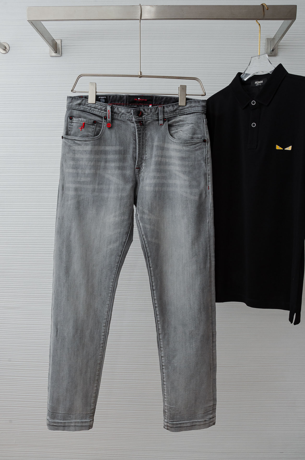 Kit on 男士时装款商务休闲丹宁牛仔裤最新出品，巴黎秀场演绎款！！高端奢华且非常牛掰的一款丹宁裤装，