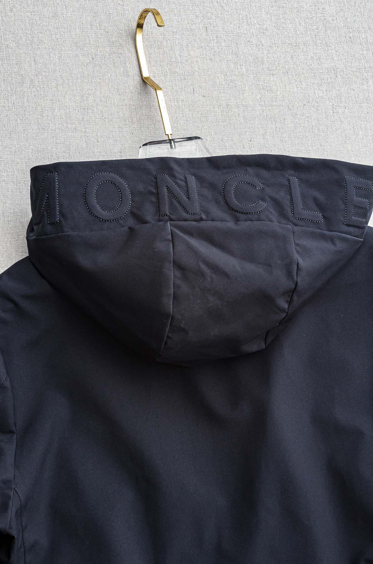 MONC* LER*.蒙口2025春季新品，连帽防水夹克外套#同步官网发售！该款夹克外层超柔聚酯纤维防风