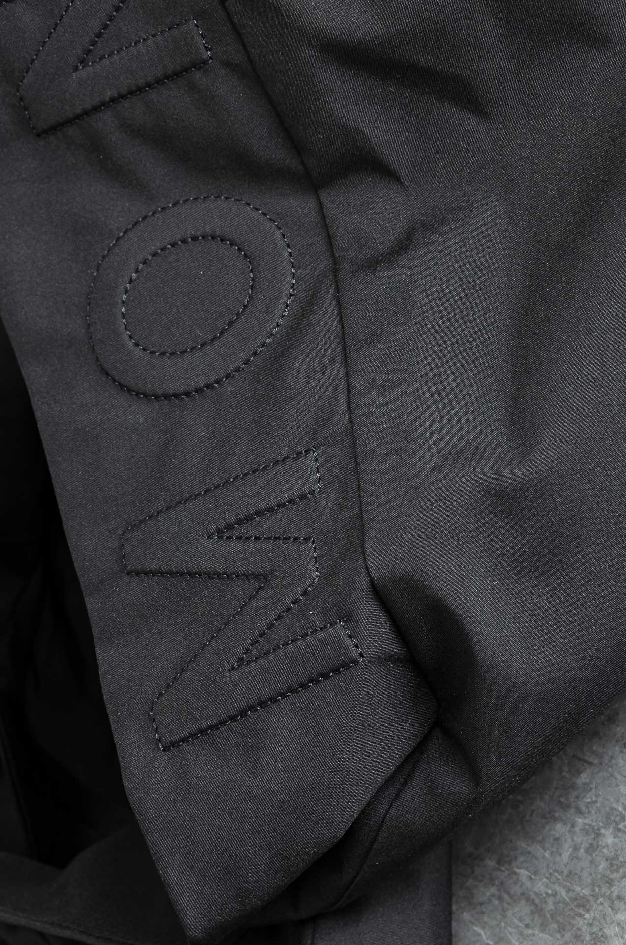 MONC* LER*.蒙口2025春季新品，连帽防水夹克外套#同步官网发售！该款夹克外层超柔聚酯纤维防风