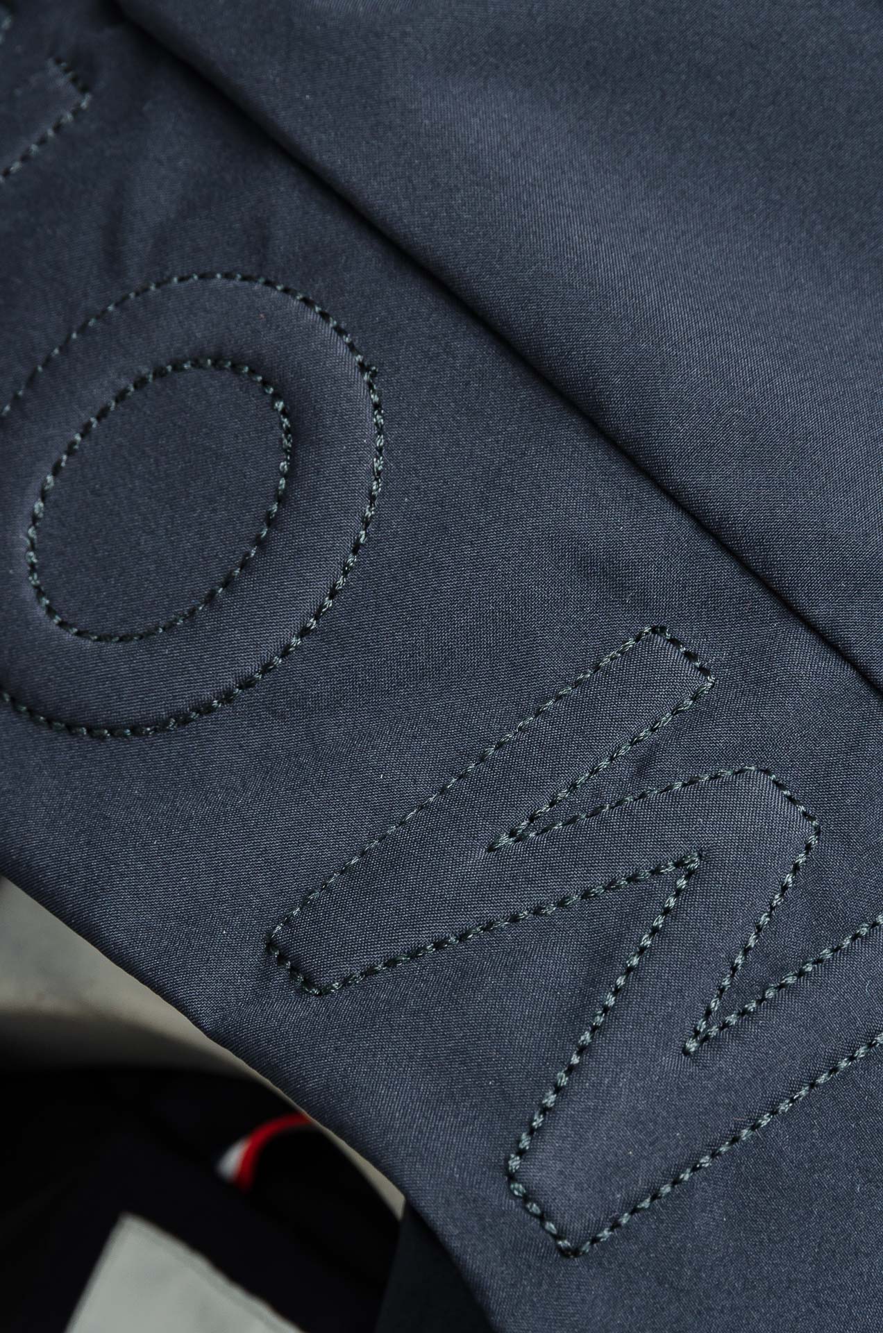 MONC* LER*.蒙口2025春季新品，连帽防水夹克外套#同步官网发售！该款夹克外层超柔聚酯纤维防风