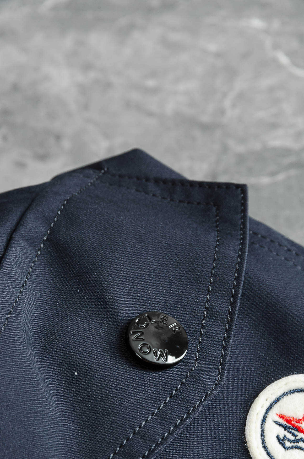 MONC* LER*.蒙口2025春季新品，连帽防水夹克外套#同步官网发售！该款夹克外层超柔聚酯纤维防风