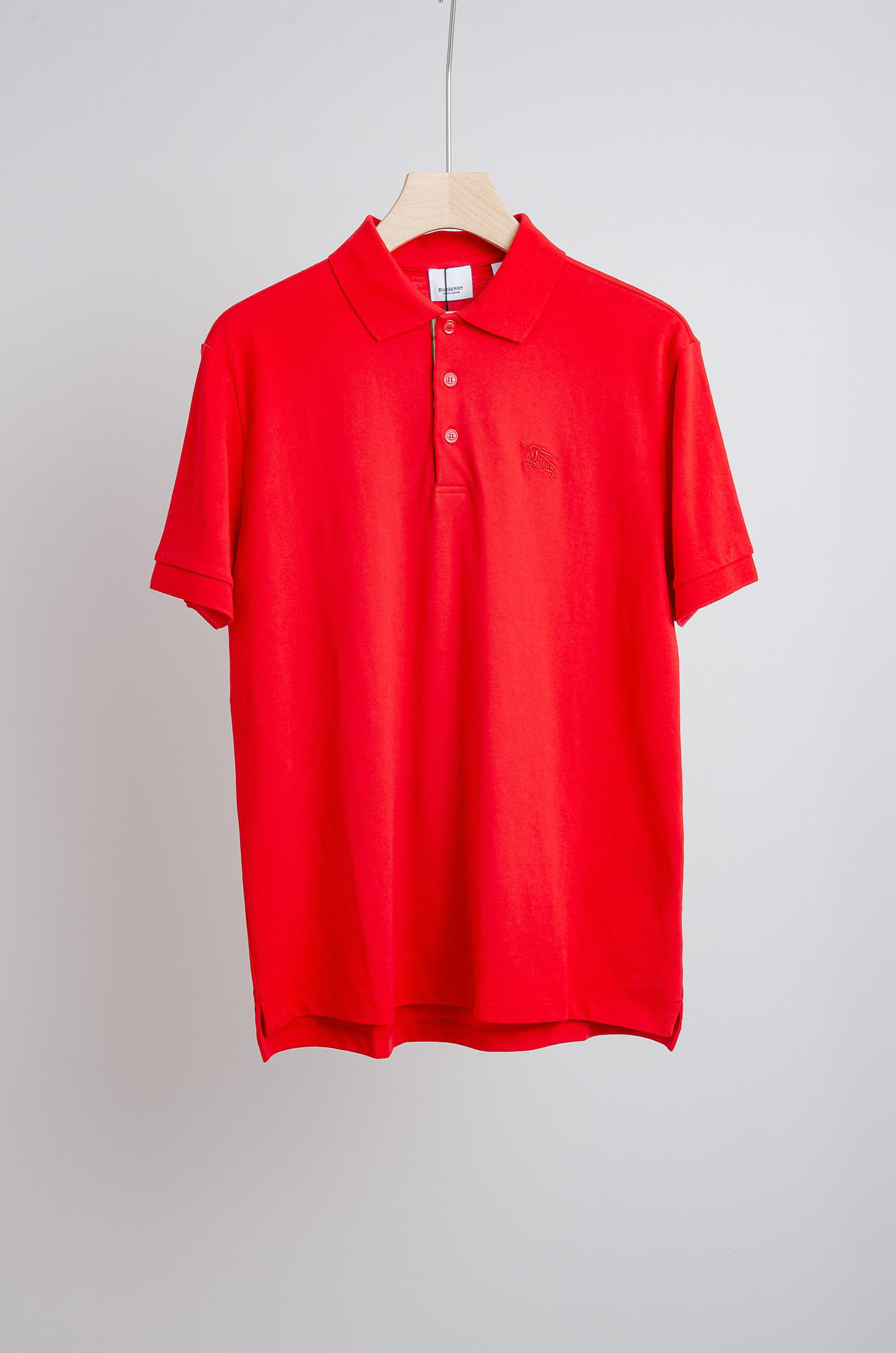 NO:525878,Burberry2025// Men's business and casual solid color lapel short-sleeved POLO shirt #Customer supplies imported bead floor cotton fabrics, selected high-quality long-length cotton raw materials, all fabric attributes are excellent, the mesh structure is delicate and natural, after washing, the texture becomes more affinity, comfort and breathability are perfect, the touch experience is self-evident, and the ultimate luxury enjoyment!  Details are exquisite and perfect, and the craftsmanship is demonstrated everywhere. The fashionable three-button opening and closing placket is full of temperament, elegant and capable, with both styles and excellent versatility! Size 48-56 M-3XL, burberry, T-shirt, alexander wang19860909Burberry2025//男士商务休闲纯色翻领短袖POLO衫#客供进口珠地棉面料,甄选上等长绒棉花原料,面料属性皆为上乘,网眼结构细腻自然,经过水洗后,肌理变得更具亲和力,舒适性与透气性完美兼备,触感体验不言而喻,奢华极致享受！细节精致出挑,品相完美如斯,处处彰显出匠心工艺,时尚三扣开合门襟,上身满满的气质感,优雅且干练,型格兼具,百搭实穿性极好的一款POLO衫! 尺码48-56 M-3XL,,burberry,T-shirt,alexander wang,Men's clothing