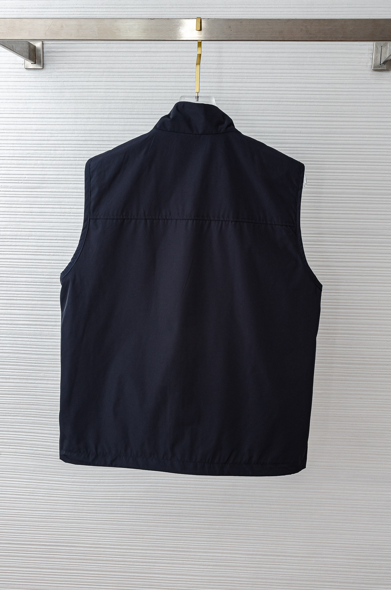 PR#ADA普拉达2025FW 秋冬最新立领设计男士休闲马甲夹克外套#上身十分的舒适，质感超级的细腻且柔