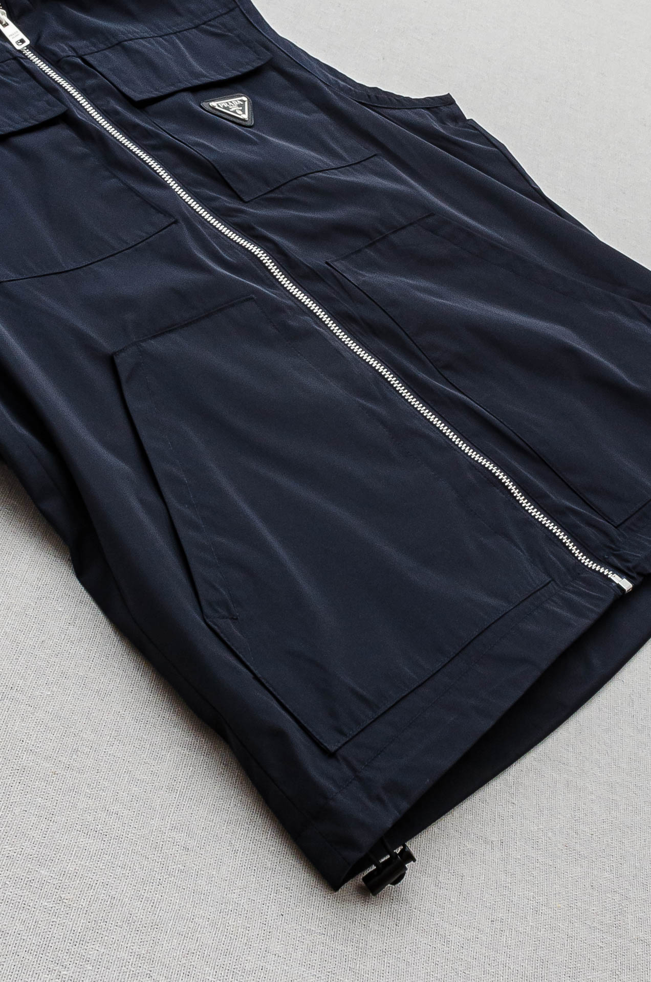 PR#ADA普拉达2025FW 秋冬最新立领设计男士休闲马甲夹克外套#上身十分的舒适，质感超级的细腻且柔