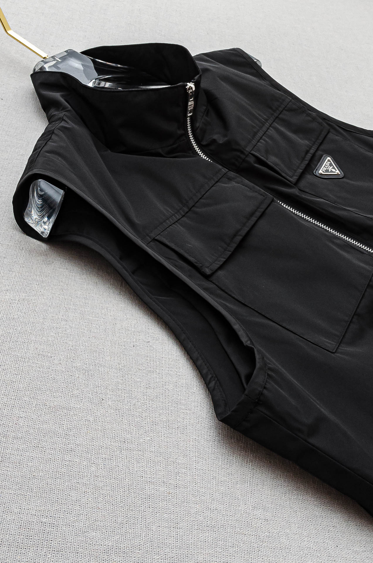 PR#ADA普拉达2025FW 秋冬最新立领设计男士休闲马甲夹克外套#上身十分的舒适，质感超级的细腻且柔