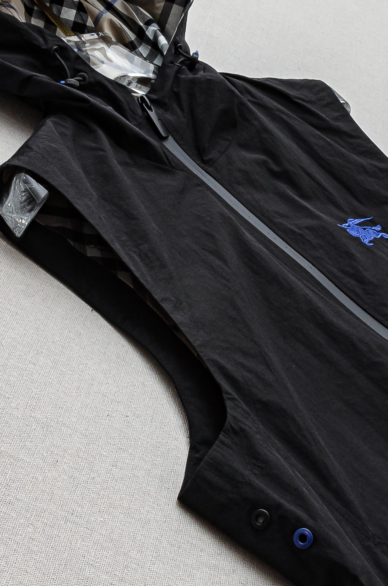 BBR 巴宝莉2025FW 秋冬最新连帽设计男士休闲马甲夹克外套#上身十分的舒适，质感超级的细腻且柔软。