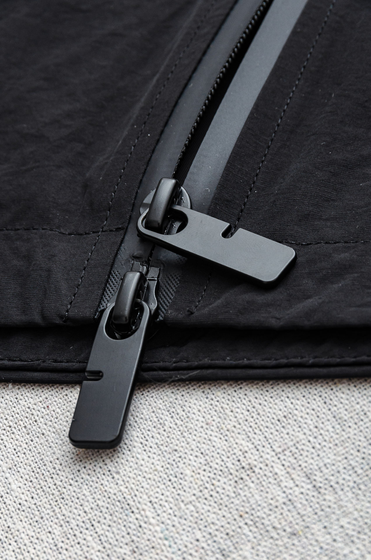 BBR 巴宝莉2025FW 秋冬最新连帽设计男士休闲马甲夹克外套#上身十分的舒适，质感超级的细腻且柔软。