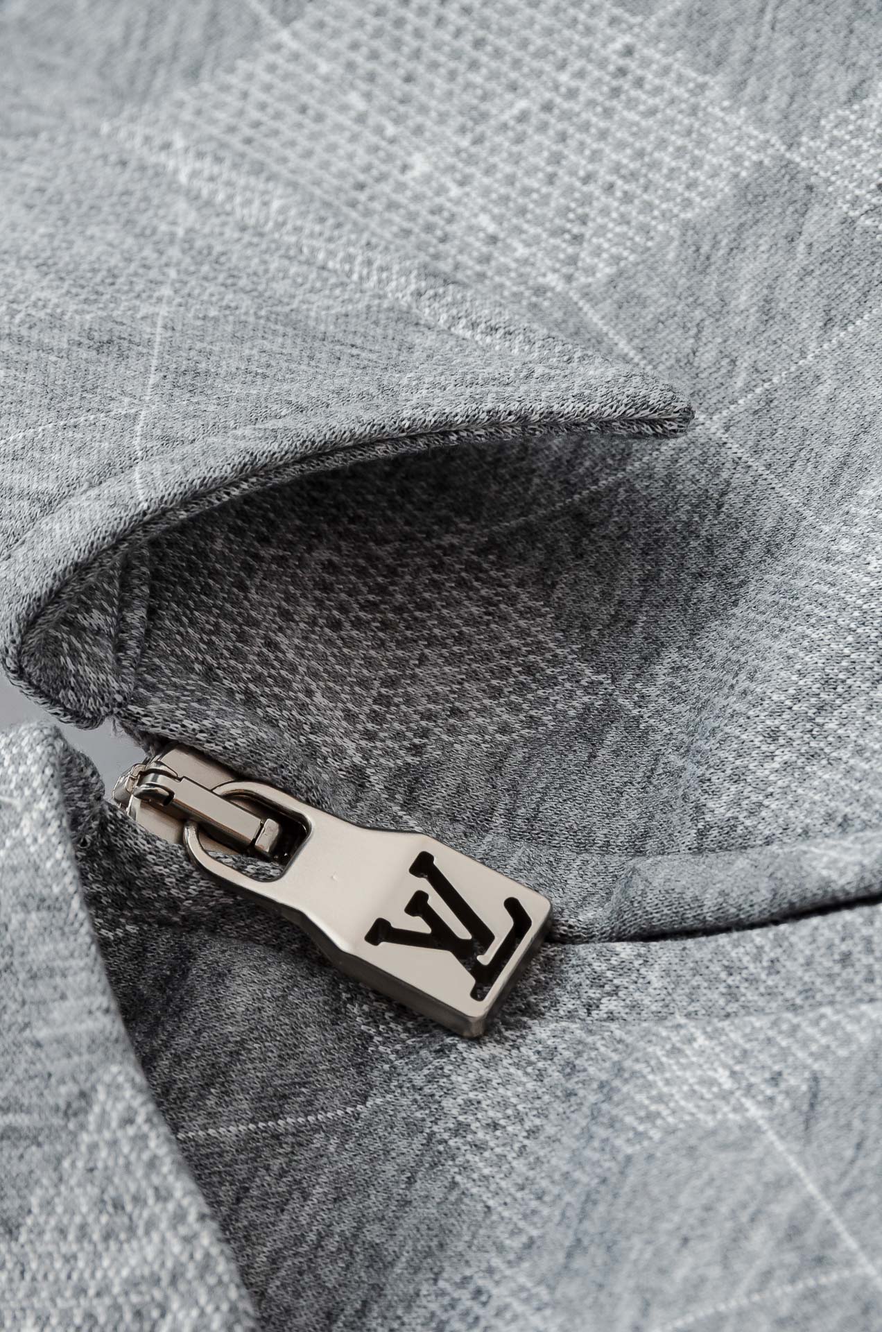 LV 2025FW最新棋盘格男士翻领夹克外套#这个季节适合各种穿搭，让您在享受时尚的同时，也能感受到温暖