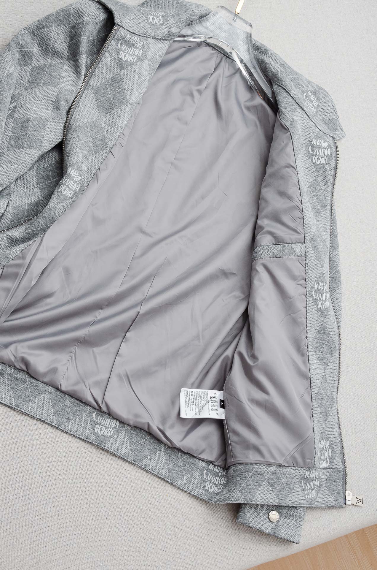 LV 2025FW最新棋盘格男士翻领夹克外套#这个季节适合各种穿搭，让您在享受时尚的同时，也能感受到温暖