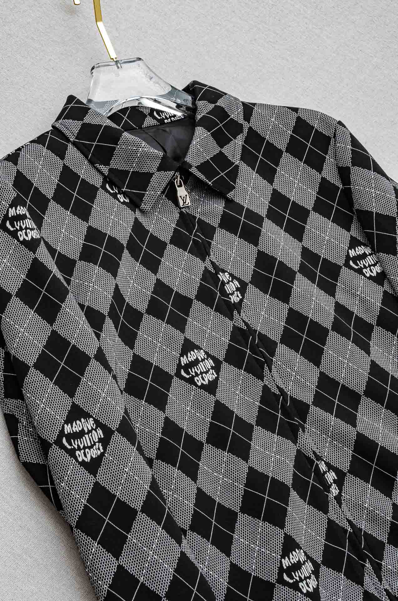 LV 2025FW最新棋盘格男士翻领夹克外套#这个季节适合各种穿搭，让您在享受时尚的同时，也能感受到温暖