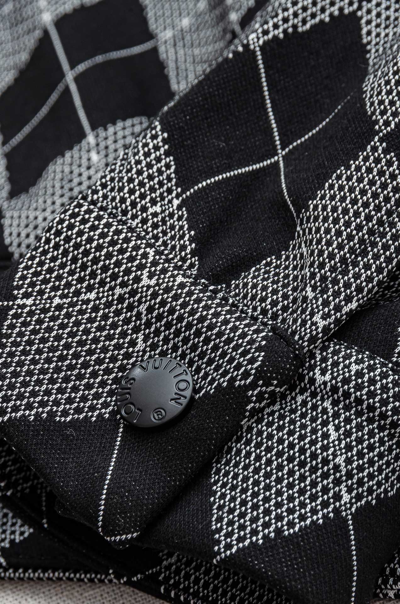 LV 2025FW最新棋盘格男士翻领夹克外套#这个季节适合各种穿搭，让您在享受时尚的同时，也能感受到温暖