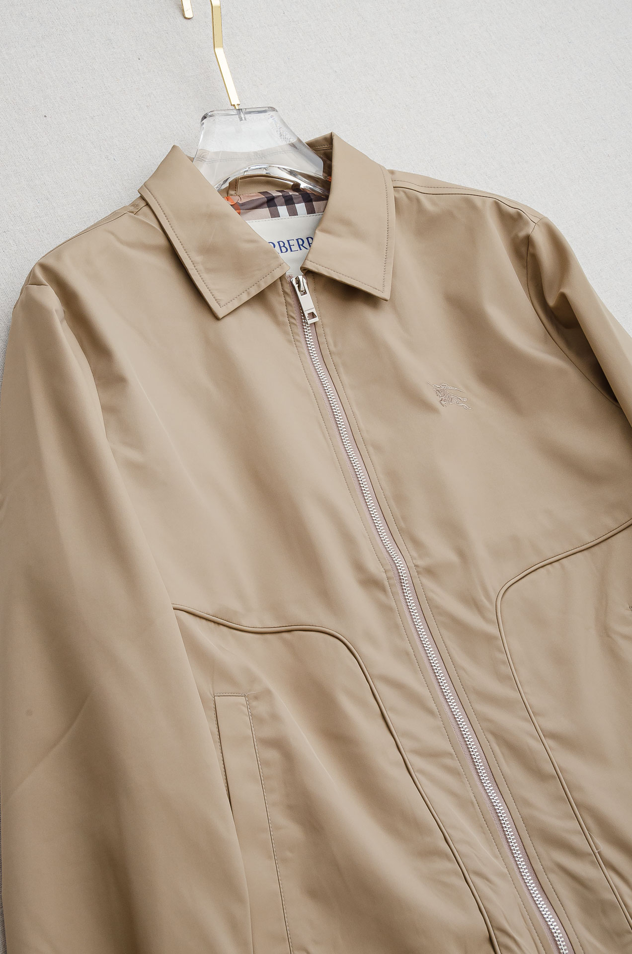 25FW秋冬最新出品 棉质BUR王牌尖货， 原厂原料棉纺厂特供长绒精纺棉质混纺斜纹材质打造。内侧为 Bu