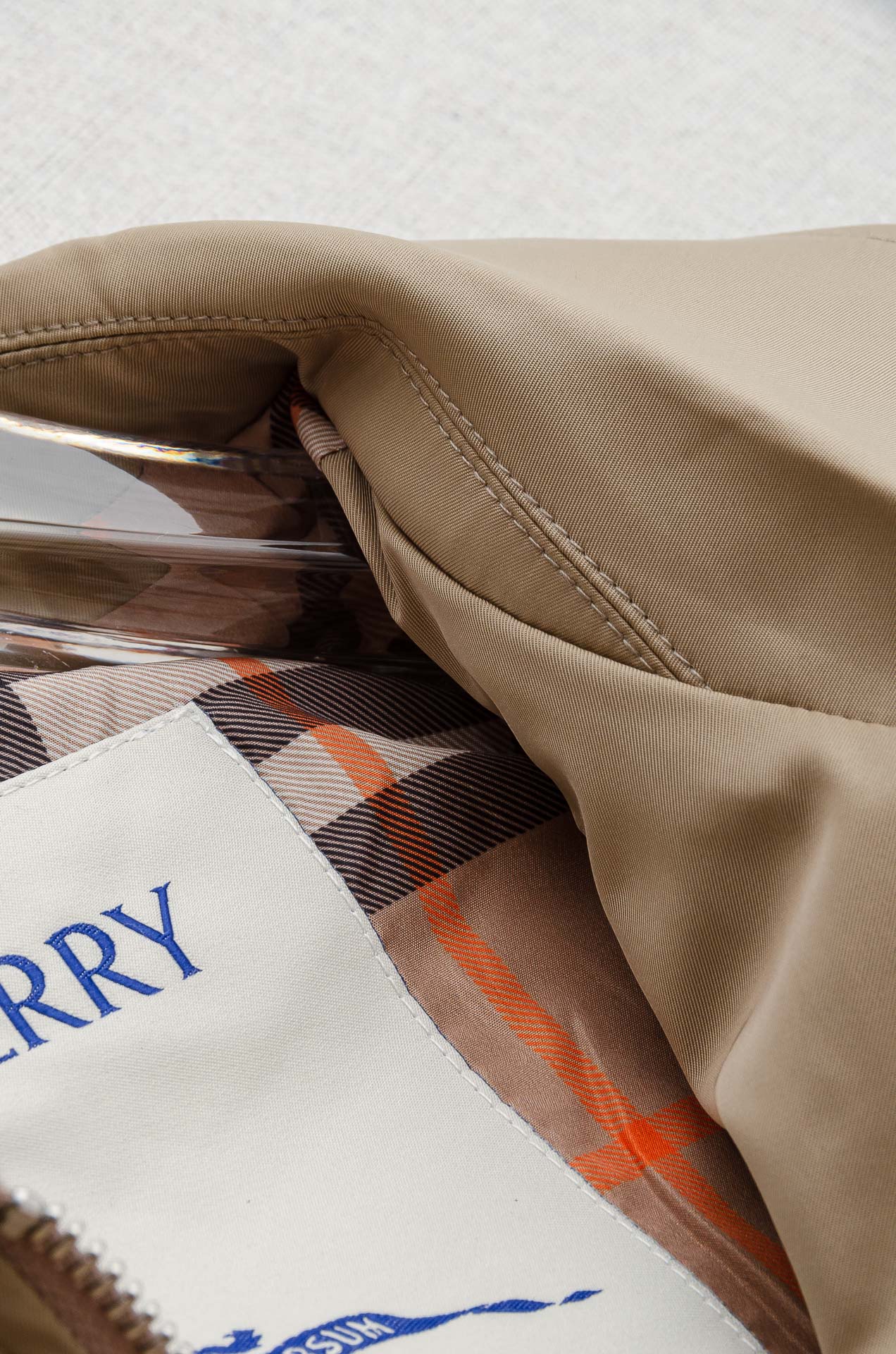 25FW秋冬最新出品 棉质BUR王牌尖货， 原厂原料棉纺厂特供长绒精纺棉质混纺斜纹材质打造。内侧为 Bu