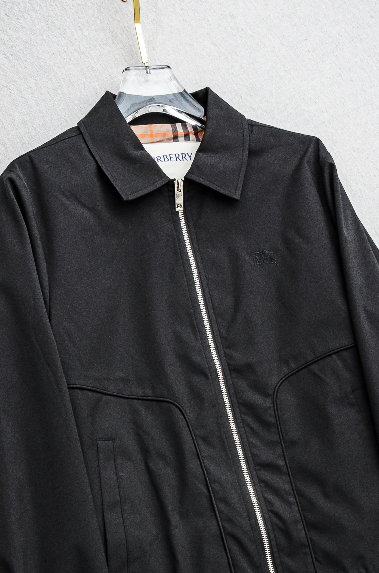 25FW秋冬最新出品 棉质BUR王牌尖货， 原厂原料棉纺厂特供长绒精纺棉质混纺斜纹材质打造。内侧为 Bu