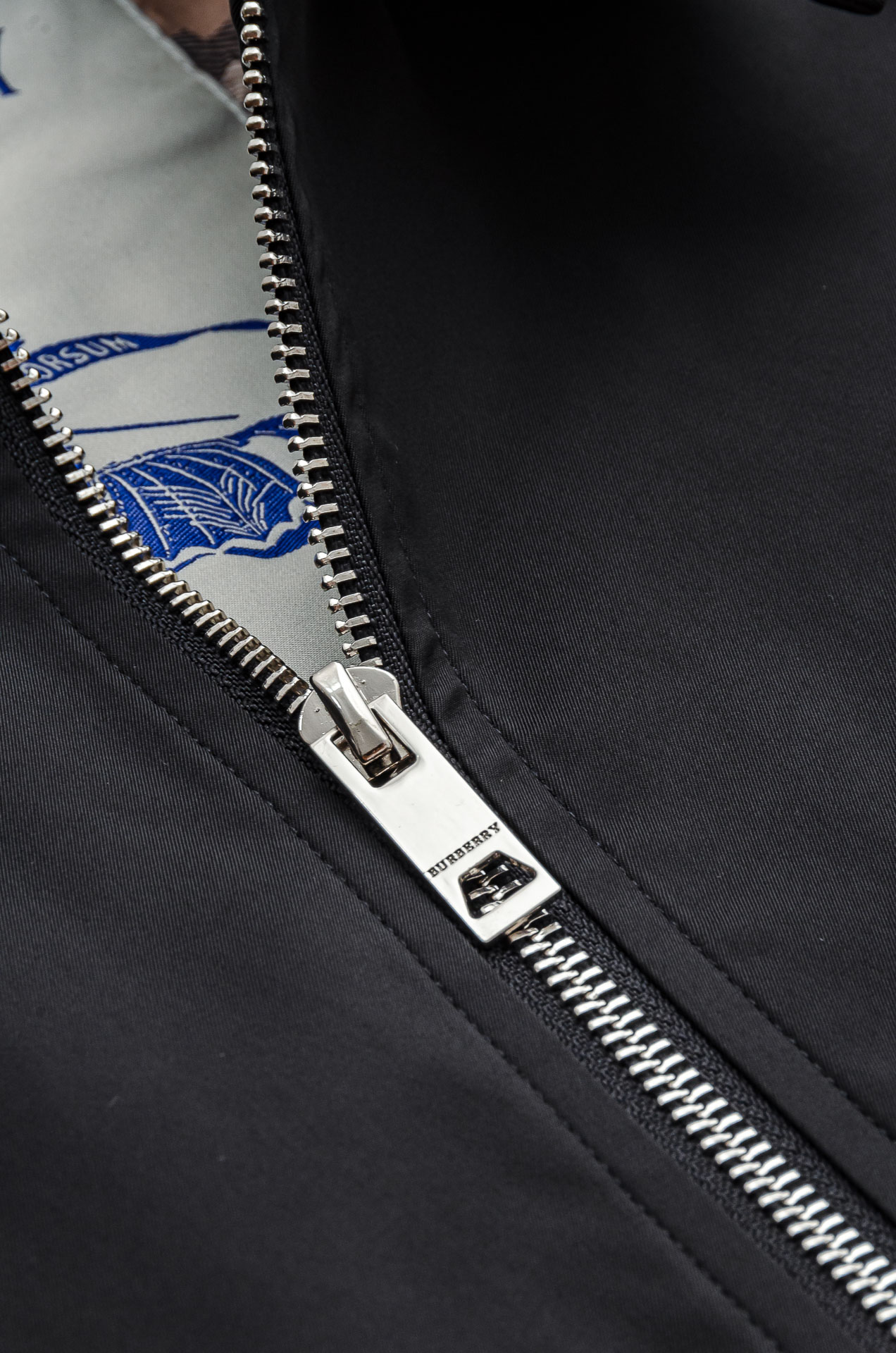 25FW秋冬最新出品 棉质BUR王牌尖货， 原厂原料棉纺厂特供长绒精纺棉质混纺斜纹材质打造。内侧为 Bu