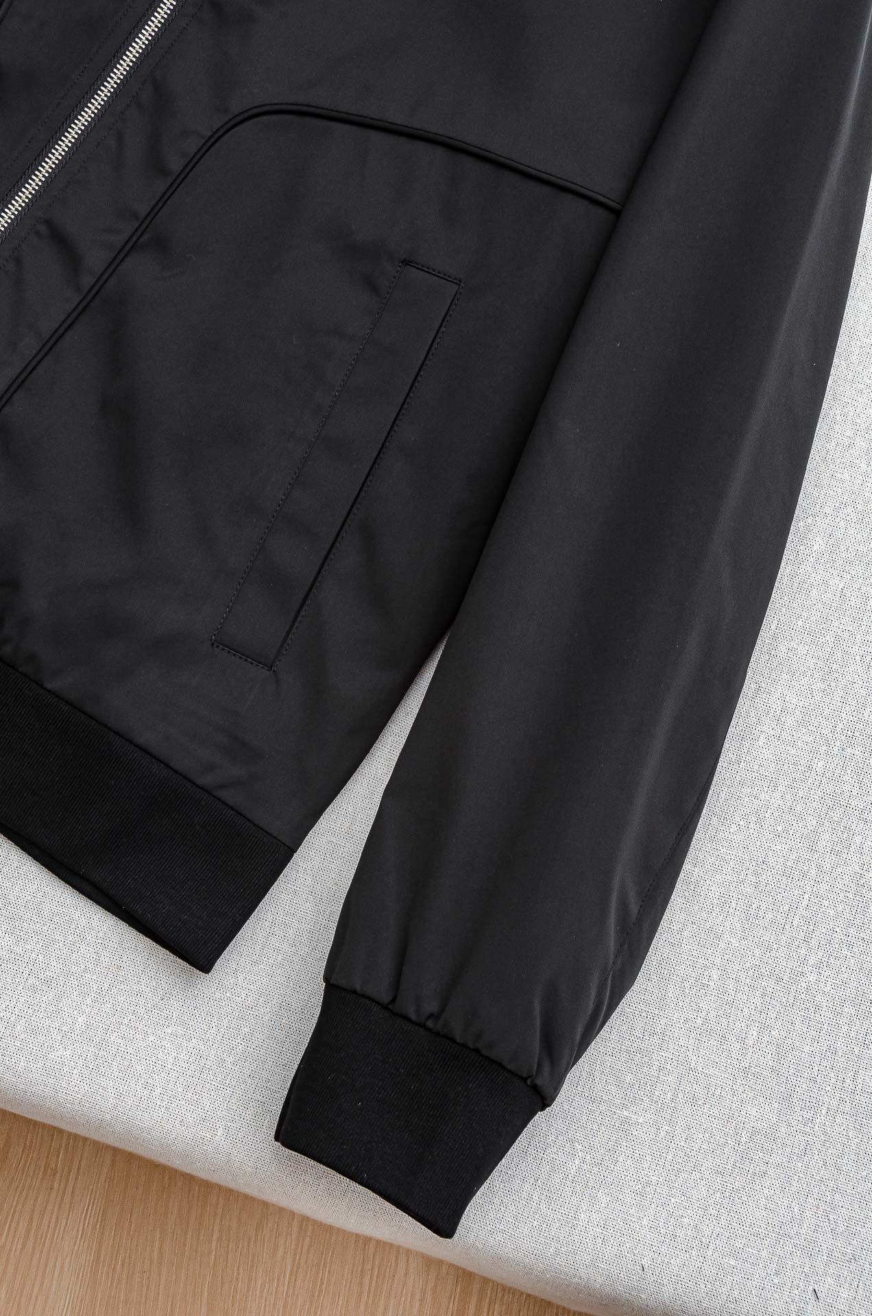 25FW秋冬最新出品 棉质BUR王牌尖货， 原厂原料棉纺厂特供长绒精纺棉质混纺斜纹材质打造。内侧为 Bu