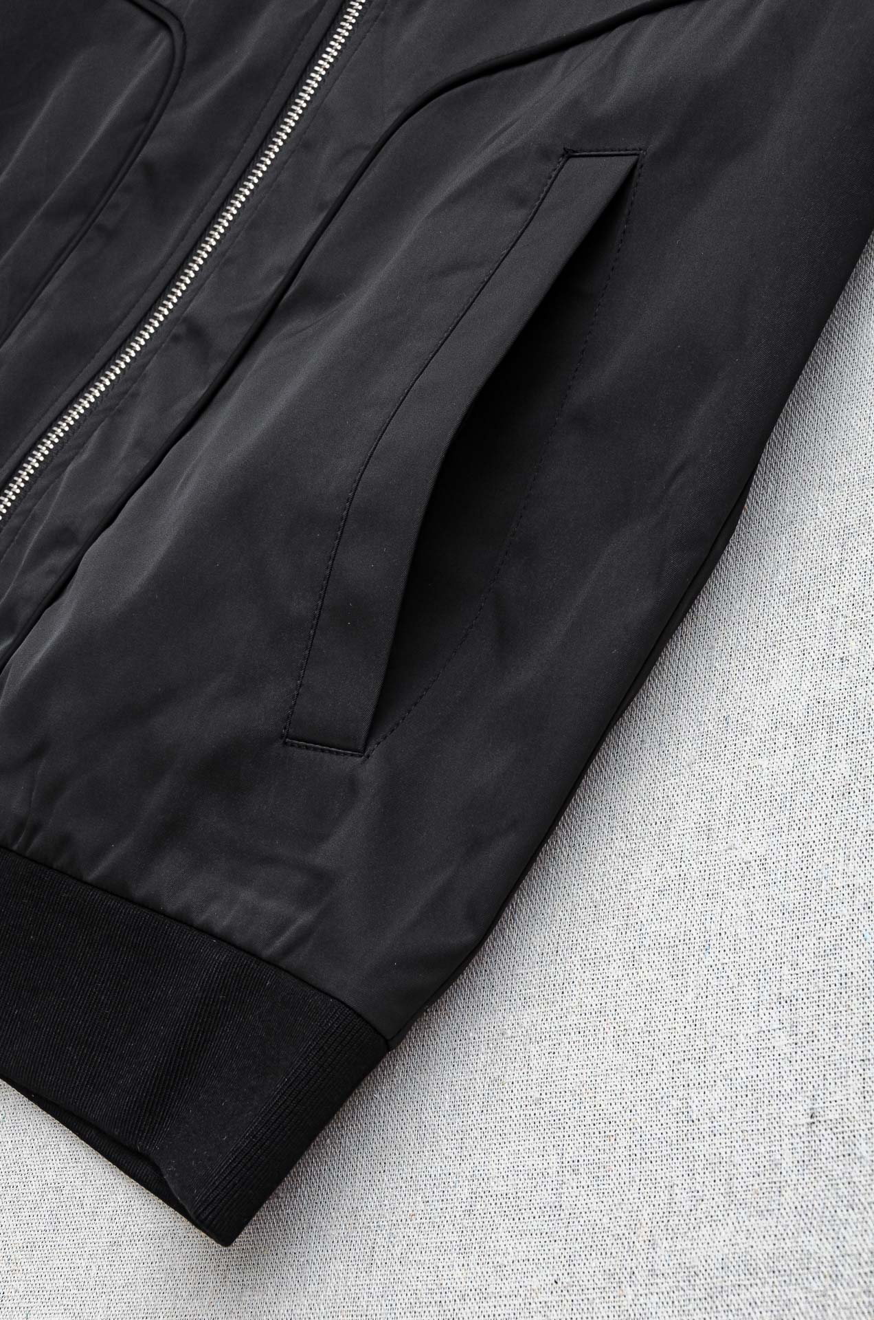 25FW秋冬最新出品 棉质BUR王牌尖货， 原厂原料棉纺厂特供长绒精纺棉质混纺斜纹材质打造。内侧为 Bu