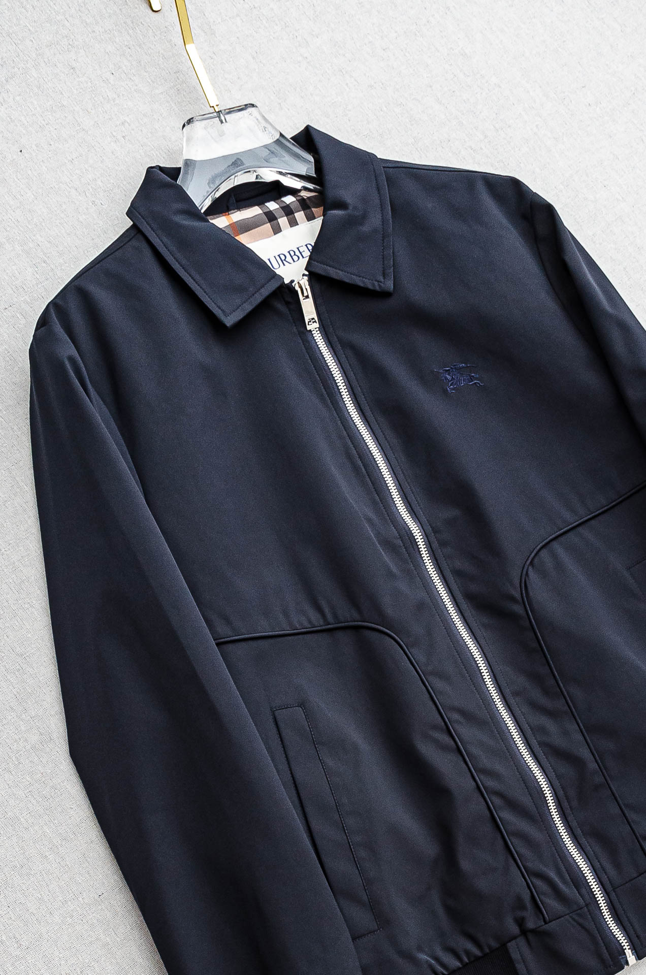 25FW秋冬最新出品 棉质BUR王牌尖货， 原厂原料棉纺厂特供长绒精纺棉质混纺斜纹材质打造。内侧为 Bu