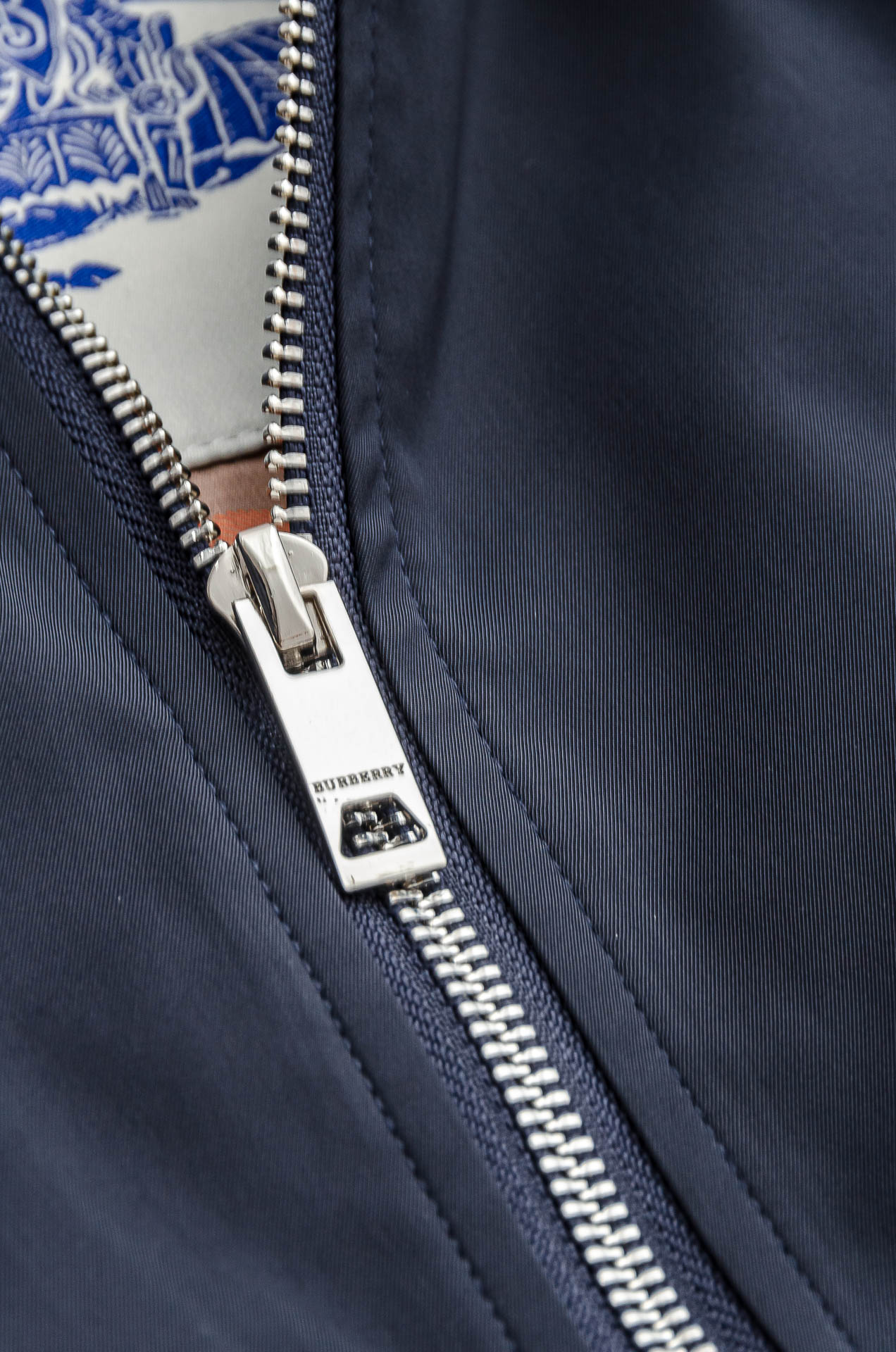 25FW秋冬最新出品 棉质BUR王牌尖货， 原厂原料棉纺厂特供长绒精纺棉质混纺斜纹材质打造。内侧为 Bu