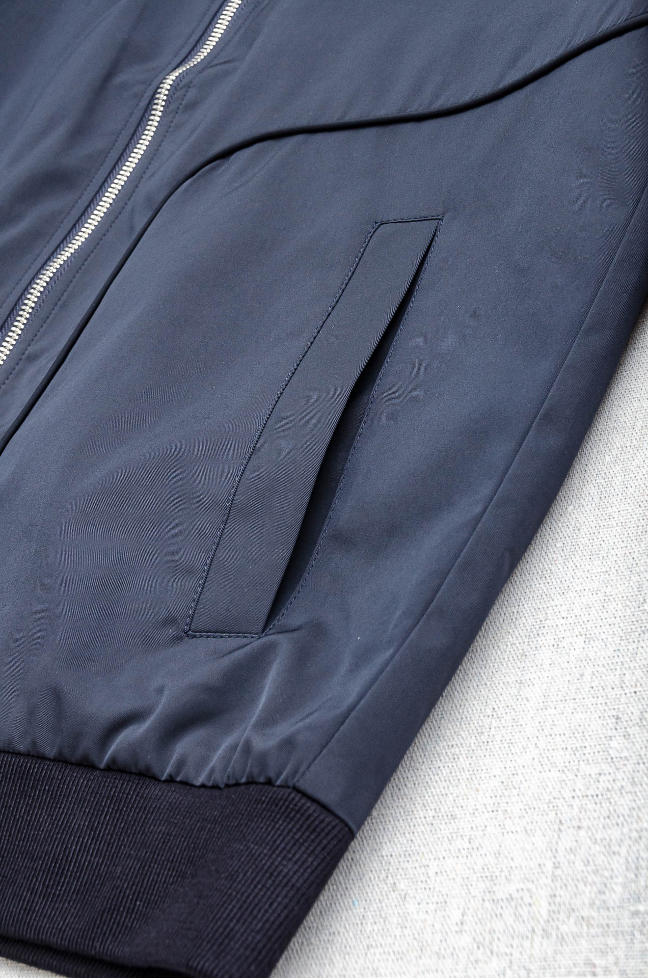 25FW秋冬最新出品 棉质BUR王牌尖货， 原厂原料棉纺厂特供长绒精纺棉质混纺斜纹材质打造。内侧为 Bu