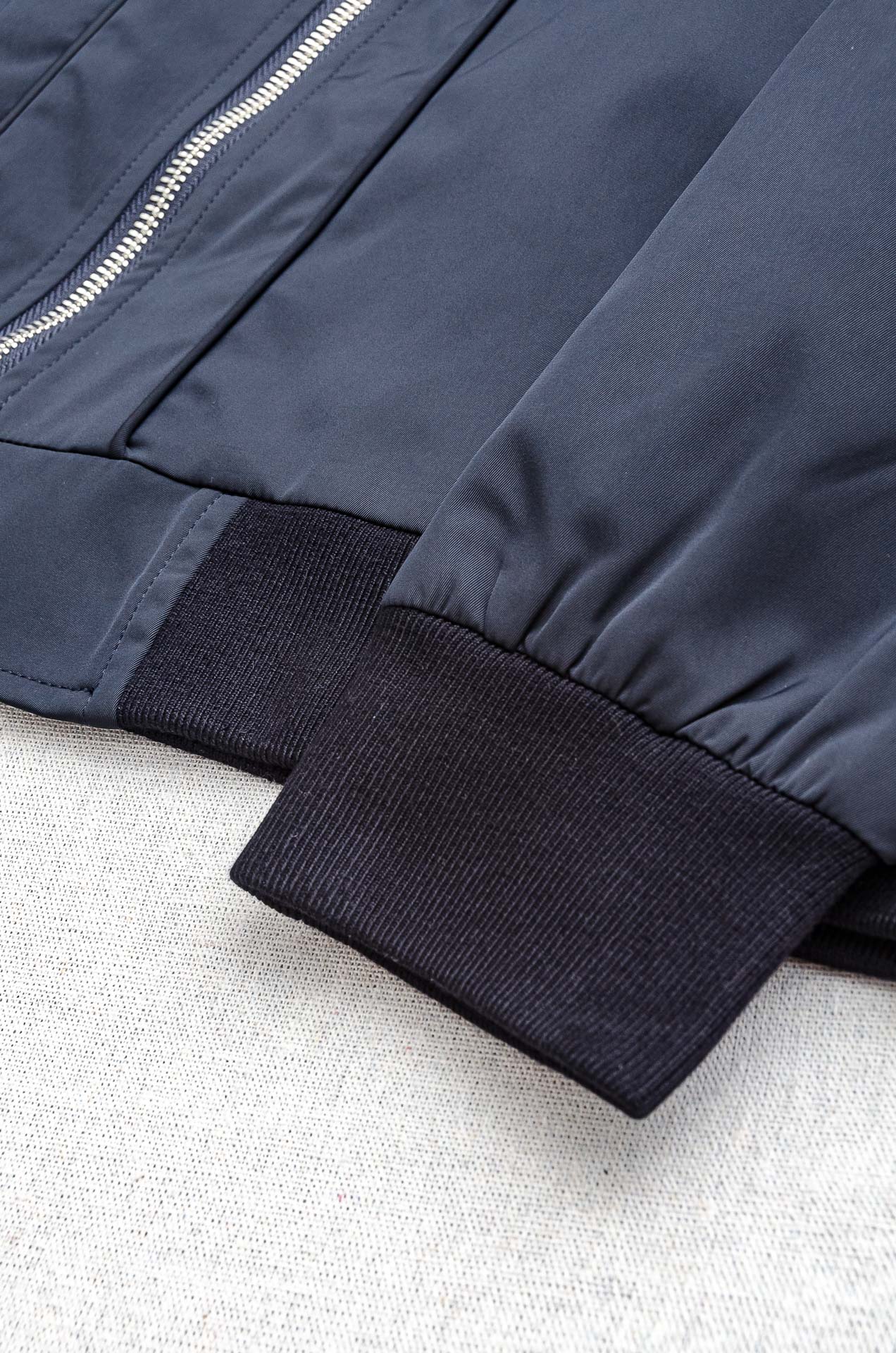 25FW秋冬最新出品 棉质BUR王牌尖货， 原厂原料棉纺厂特供长绒精纺棉质混纺斜纹材质打造。内侧为 Bu