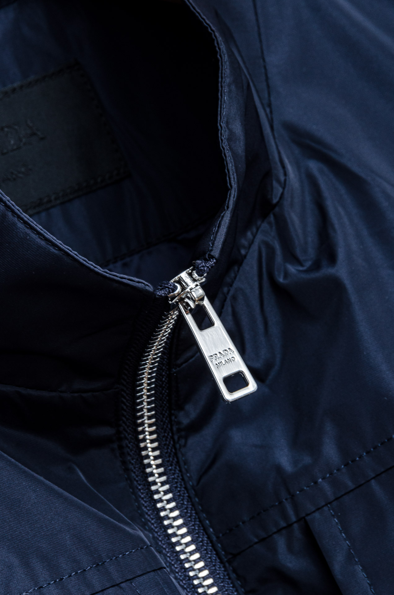 ☀️☀️PR#ADA普拉达2025FW 秋冬最新立领设计男士休闲马甲夹克外套#正面四口袋+金属拉链，实用