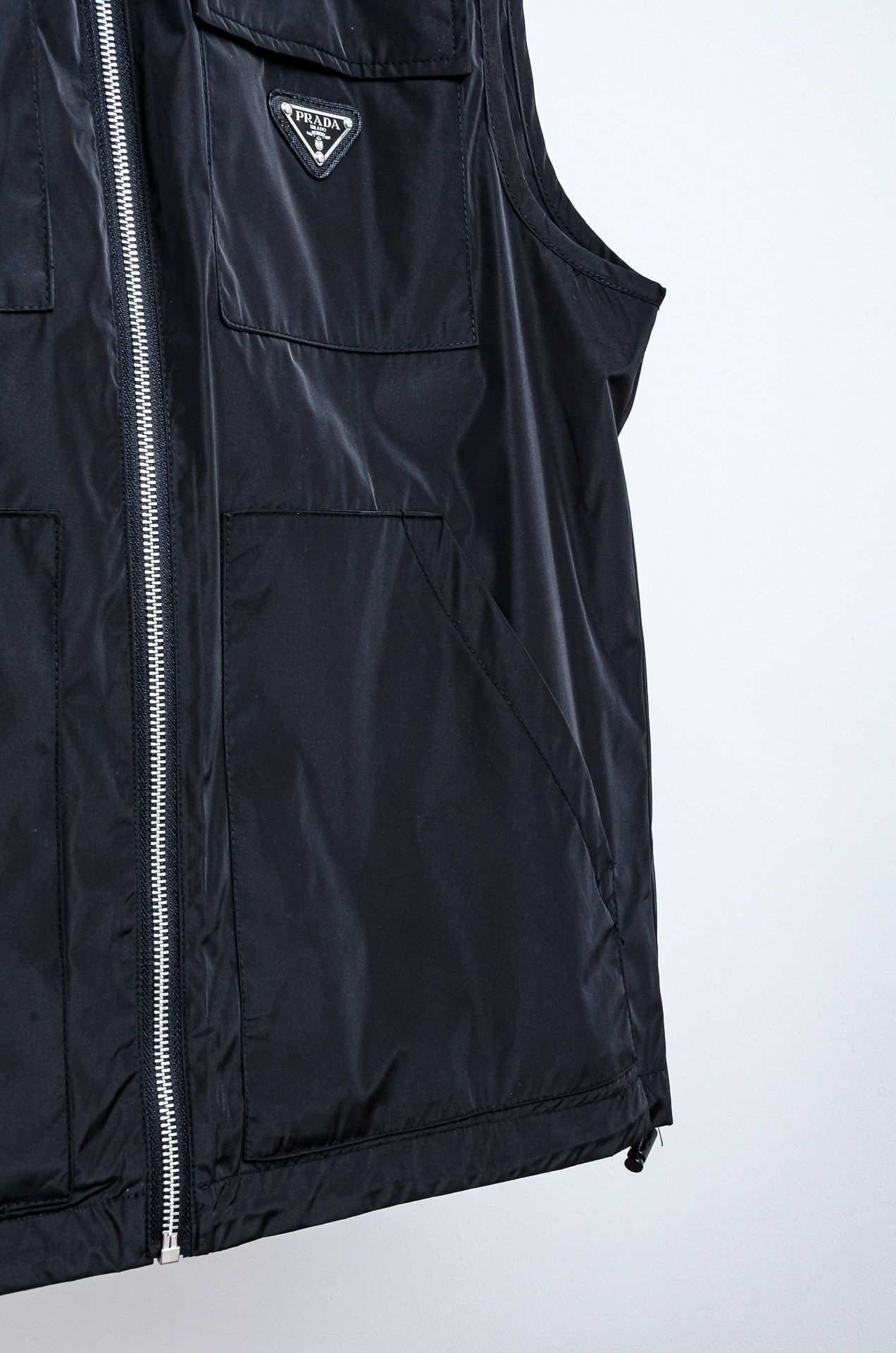 ☀️☀️PR#ADA普拉达2025FW 秋冬最新立领设计男士休闲马甲夹克外套#正面四口袋+金属拉链，实用