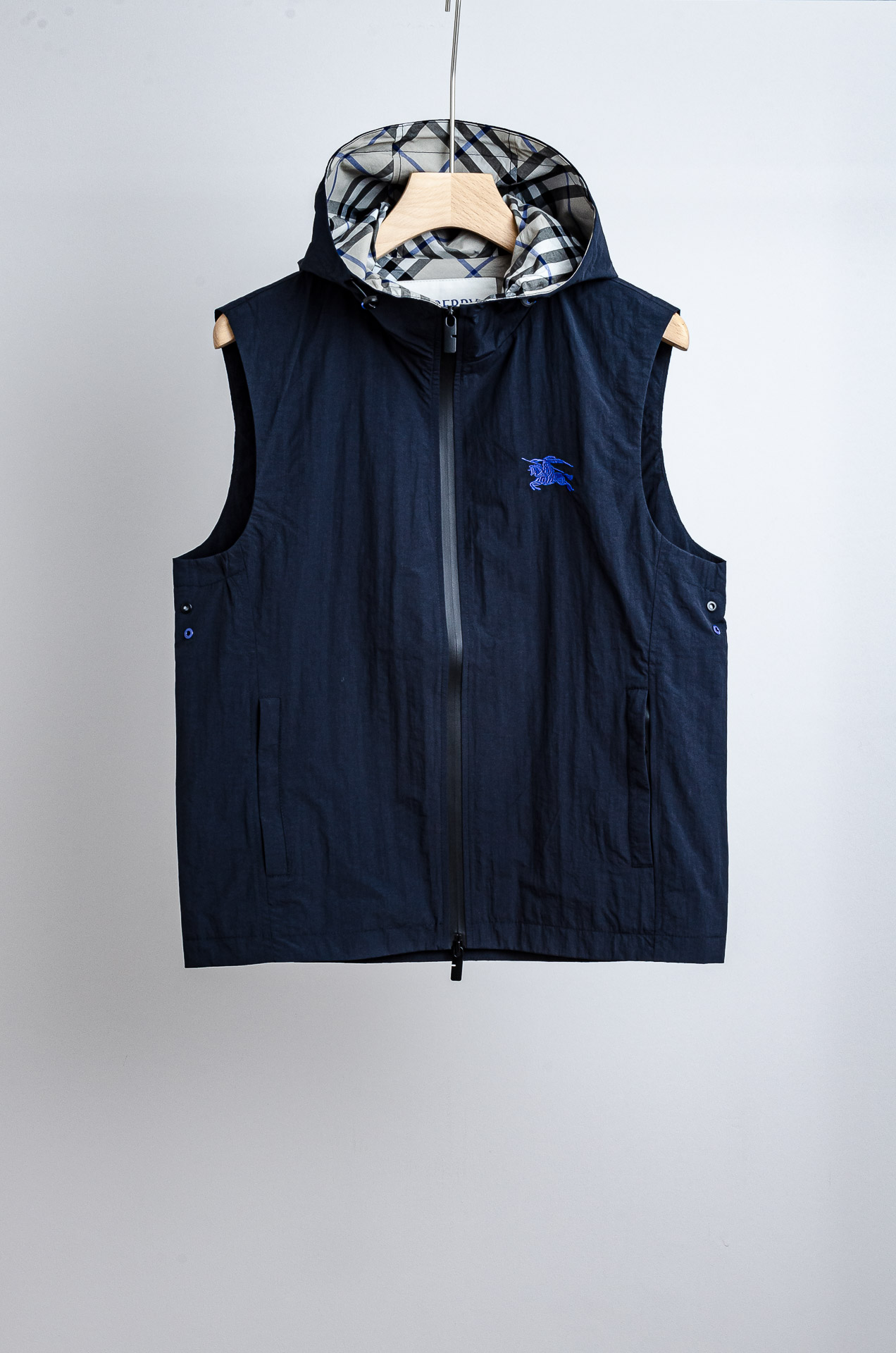 ☀️☀️BURB/ERRY 巴宝/莉2025FW 秋冬最新连帽设计男士休闲马甲夹克外套#轻薄防风面料，柔