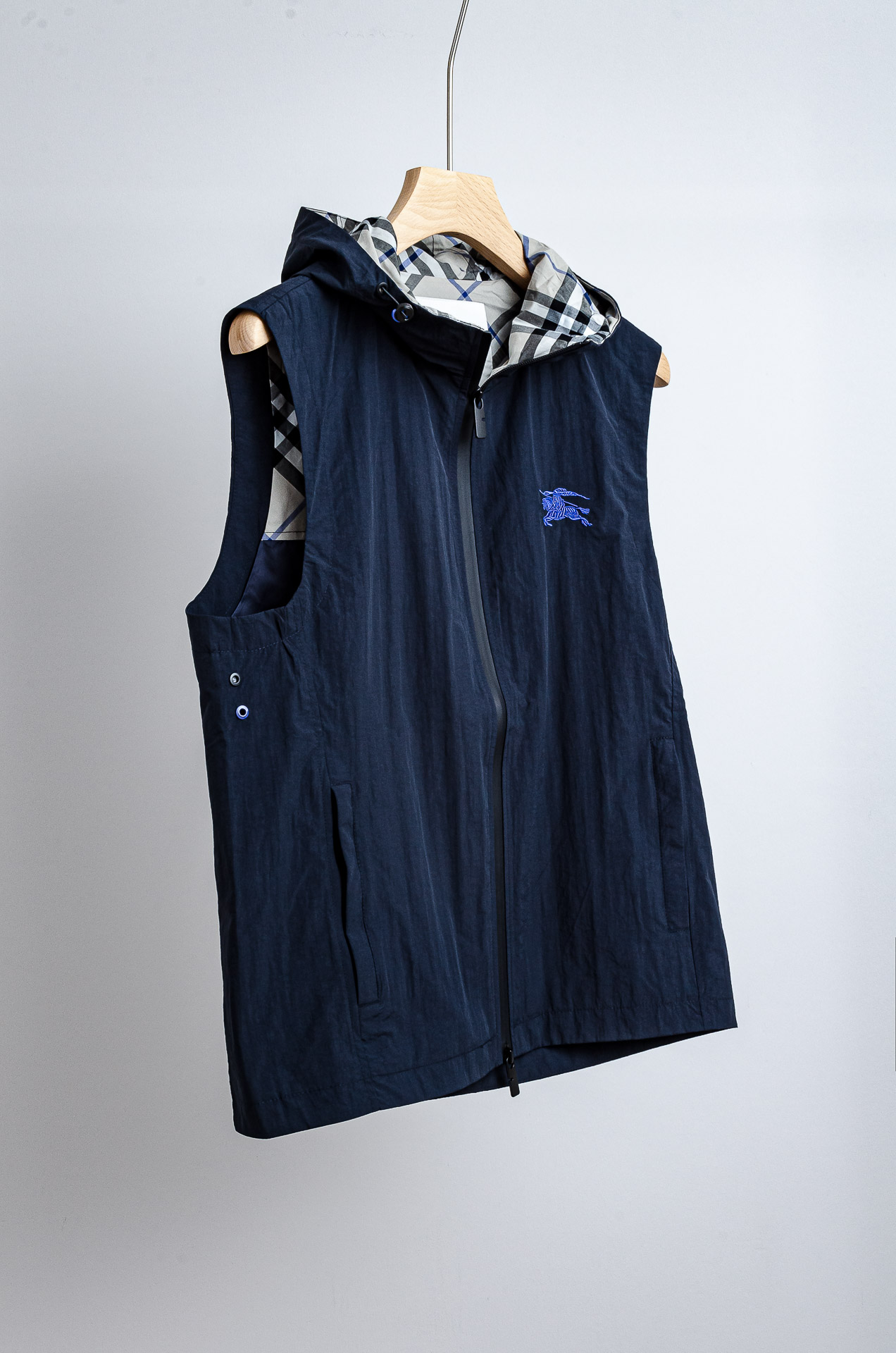 ☀️☀️BURB/ERRY 巴宝/莉2025FW 秋冬最新连帽设计男士休闲马甲夹克外套#轻薄防风面料，柔