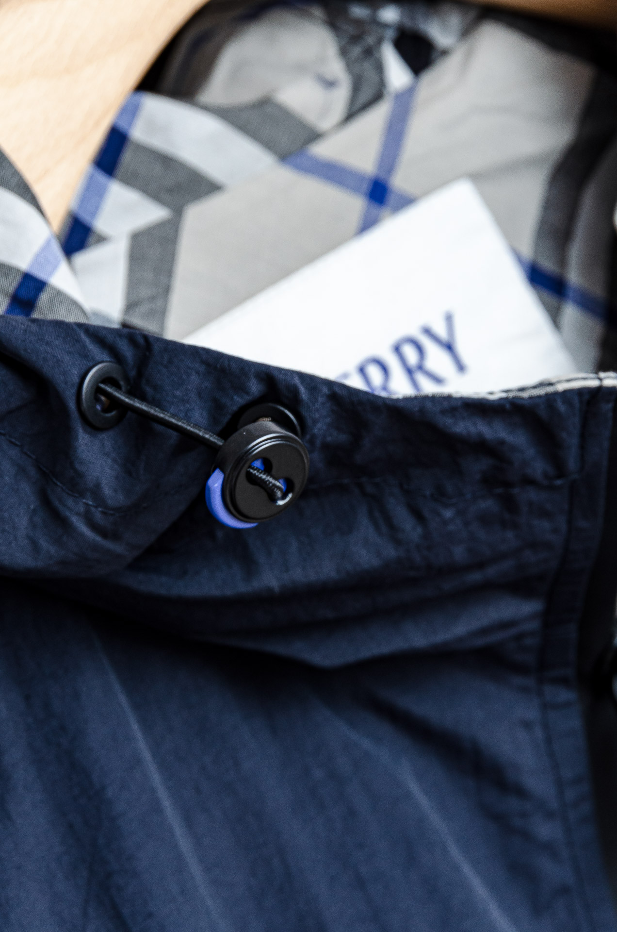 ☀️☀️BURB/ERRY 巴宝/莉2025FW 秋冬最新连帽设计男士休闲马甲夹克外套#轻薄防风面料，柔