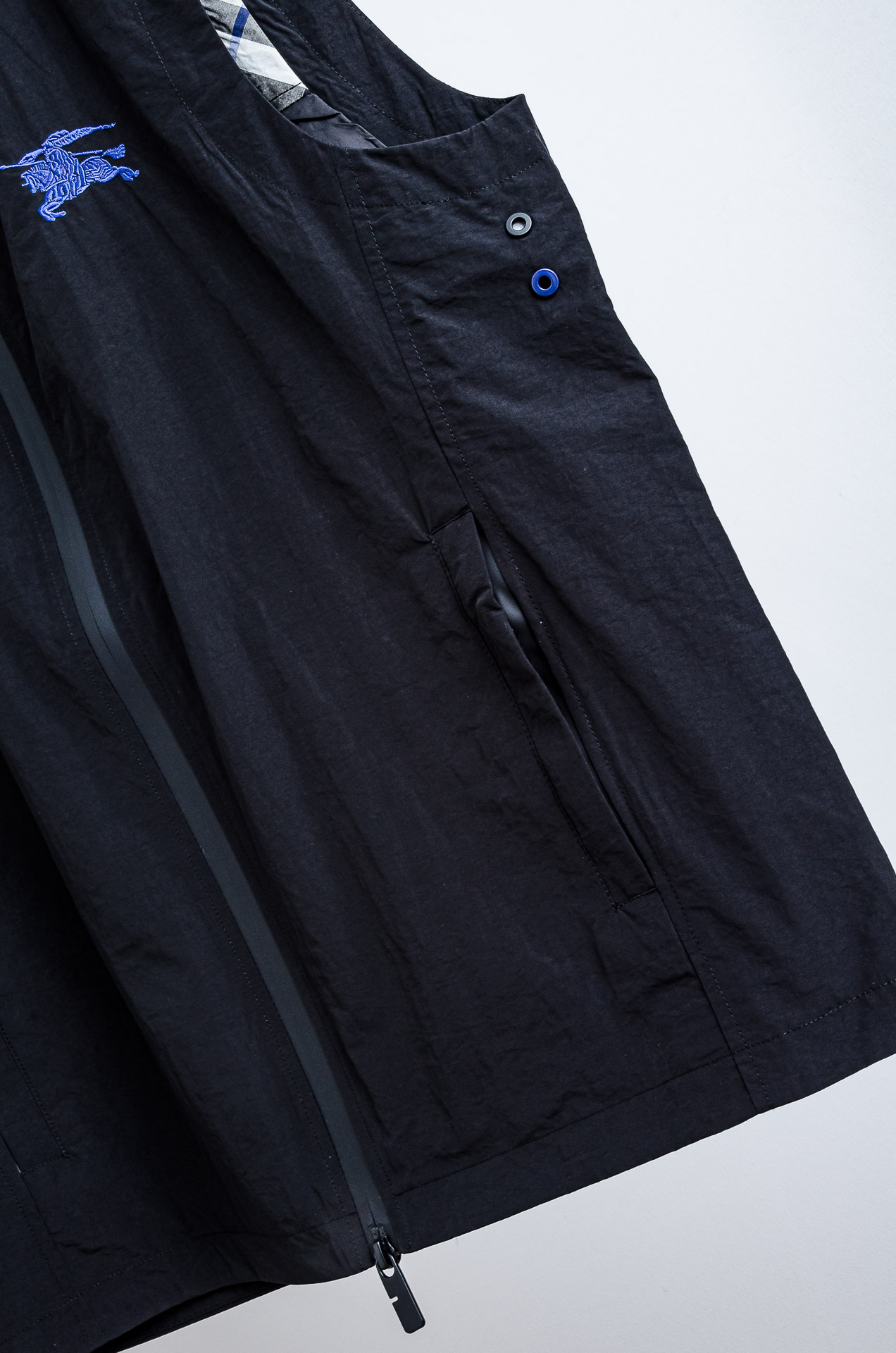 ☀️☀️BURB/ERRY 巴宝/莉2025FW 秋冬最新连帽设计男士休闲马甲夹克外套#轻薄防风面料，柔