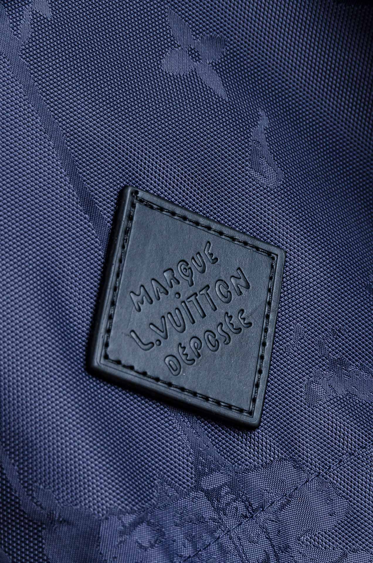 ☀️☀️Lv 25FW男士连帽夹克外套#经典造型与风格上融入当下最热门的暗纹提花元素设计，简洁大气的纯色